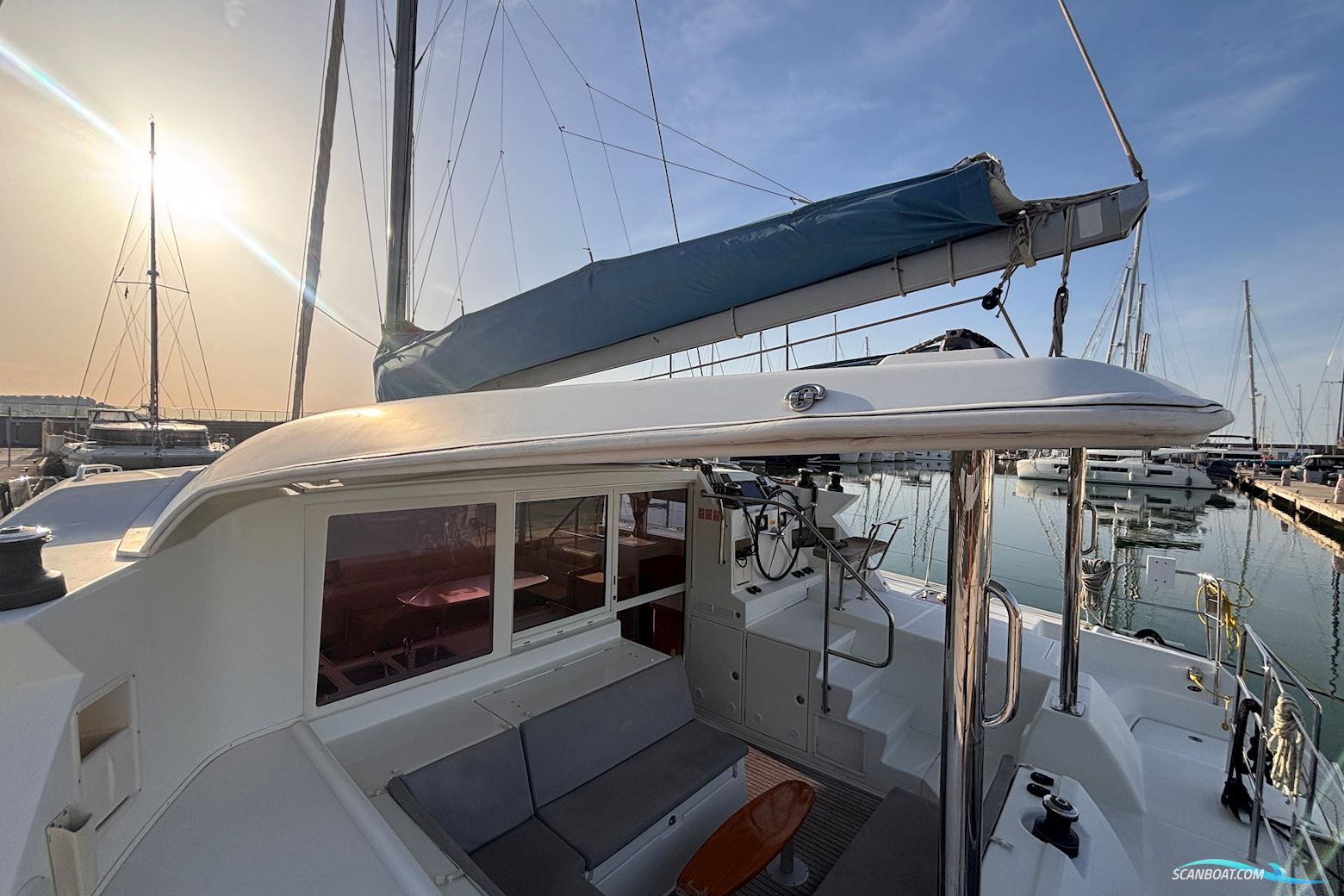 Lagoon 421