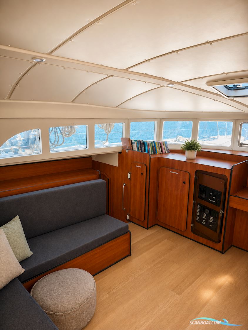 Lagoon 570