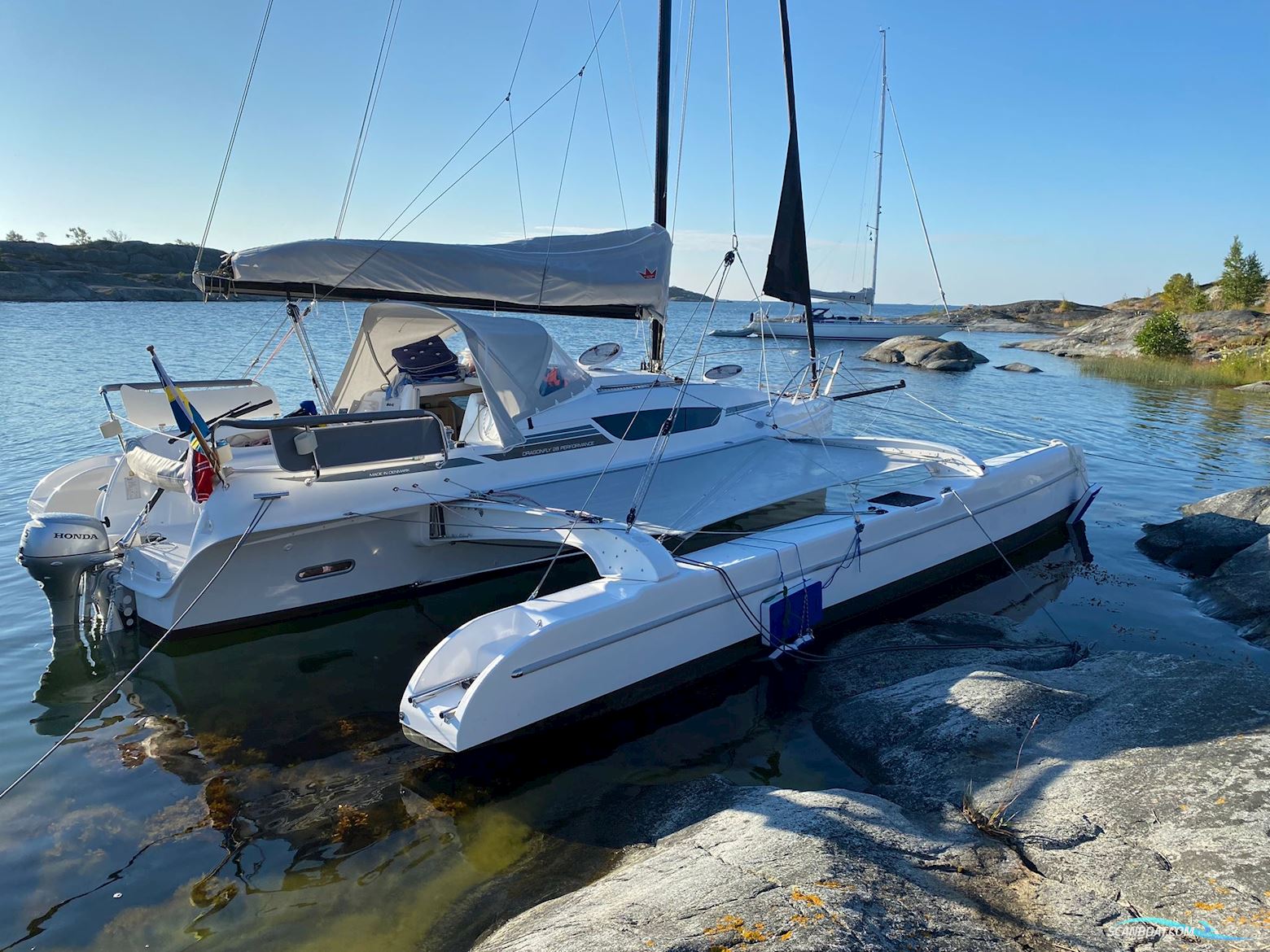 Quorning Dragonfly 28 Performance Flerskrovsbåt 2022, med Honda motor, Sverige