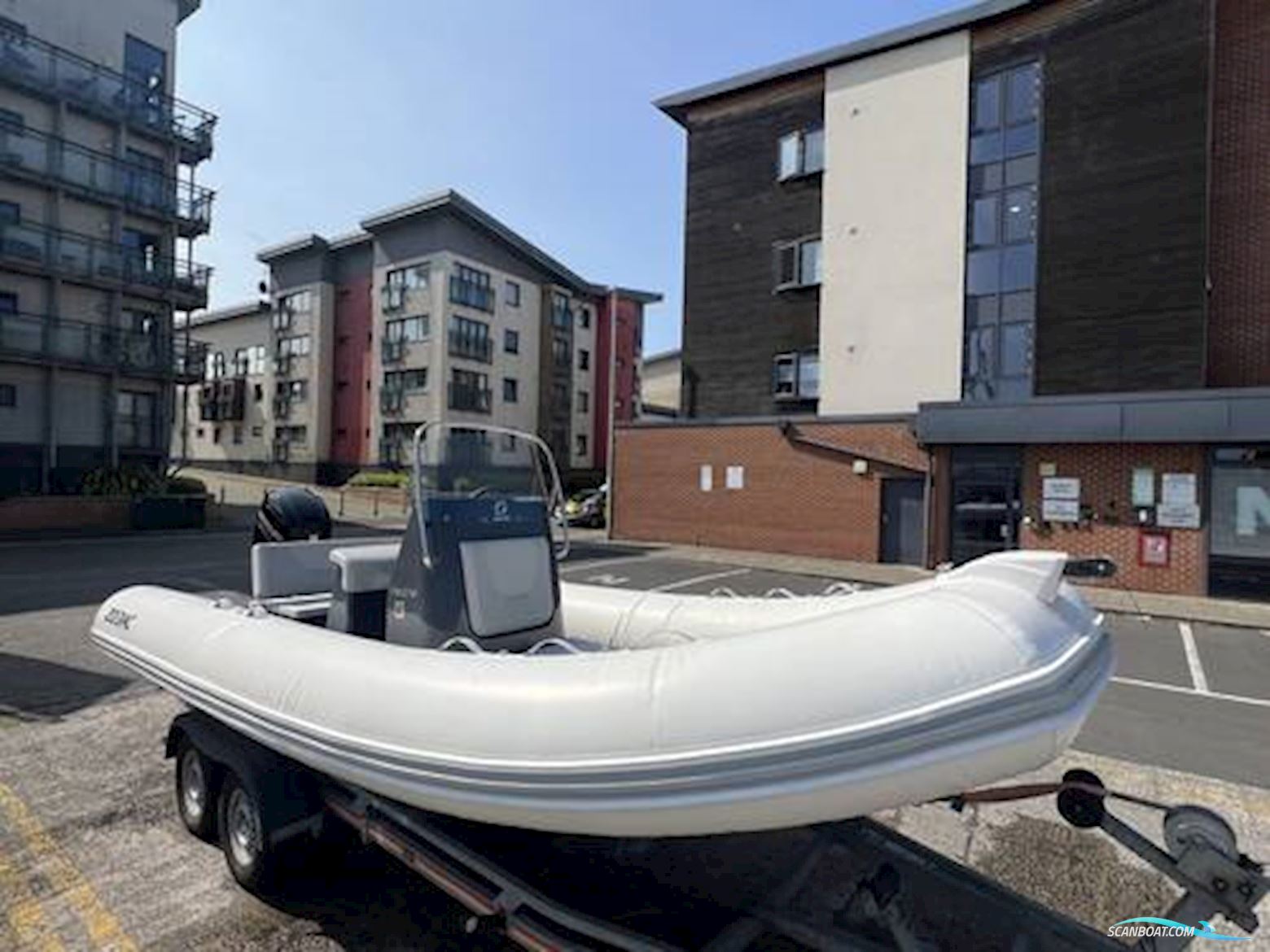 Zodiac Medline 580 Gummibåd / Rib 2022, med Mercury motor, England