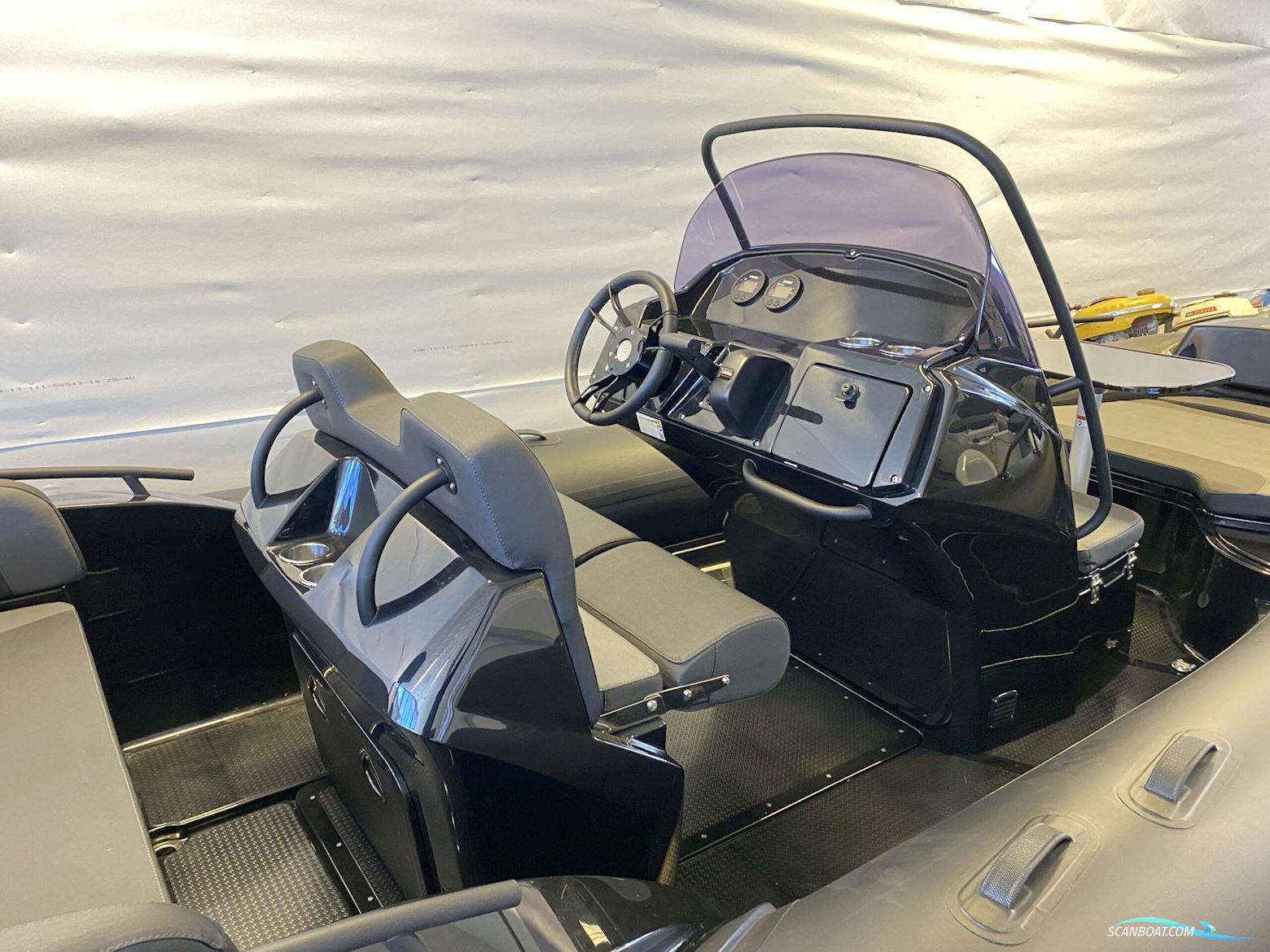 Grand G580 Goldenline Med Demomotor Yamaha F115