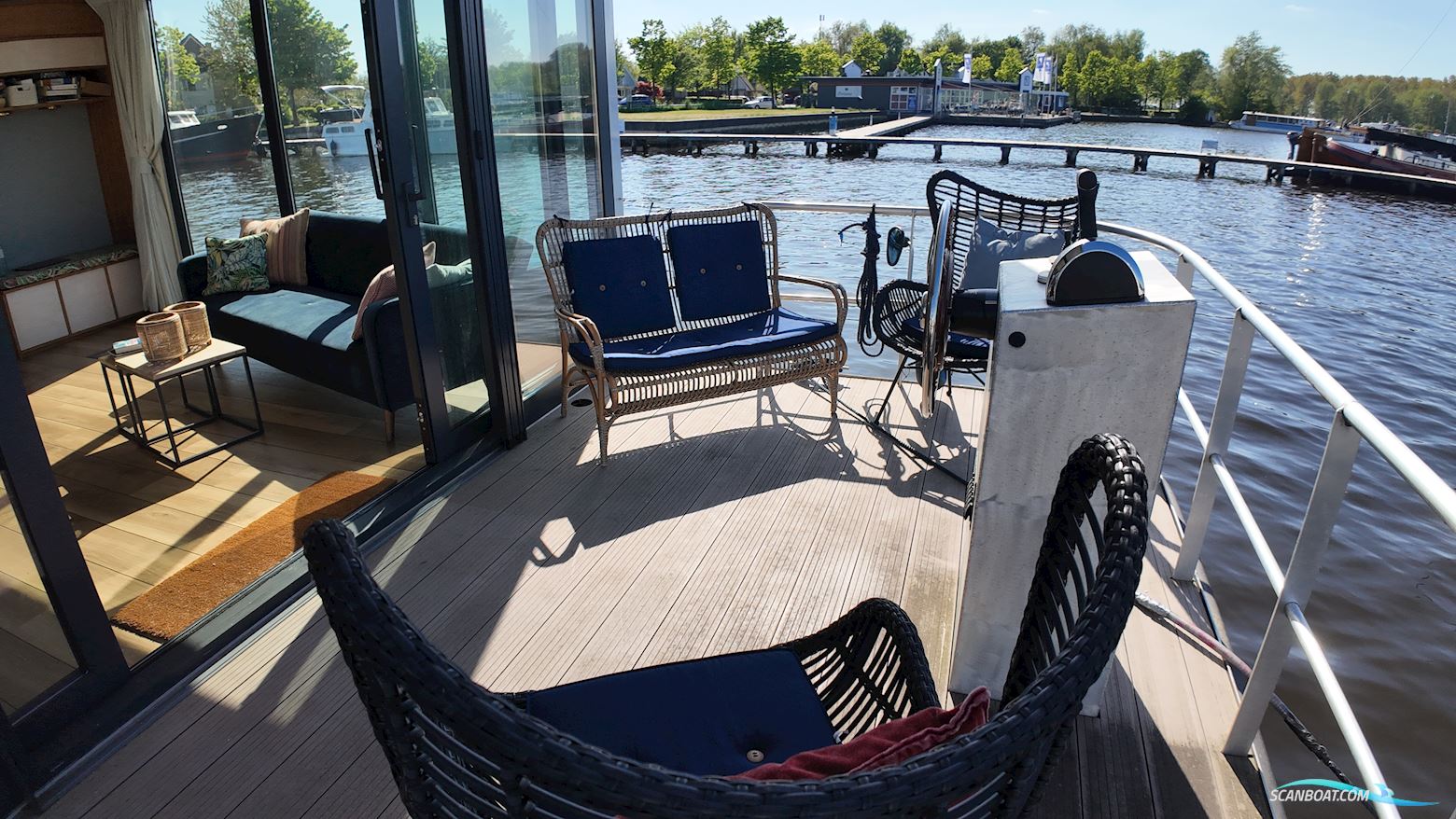 DL-Boats Houseboat