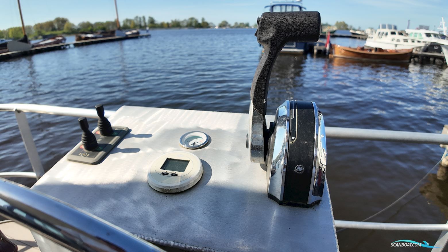 DL-Boats Houseboat