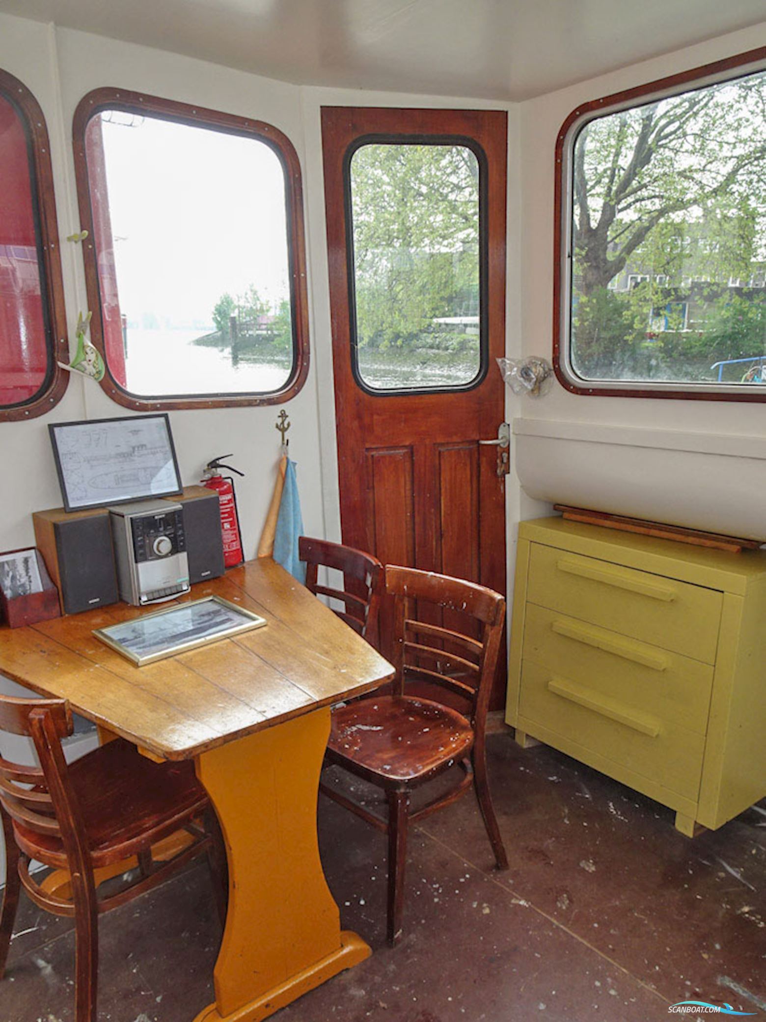 Dockyard 13, Motor tender