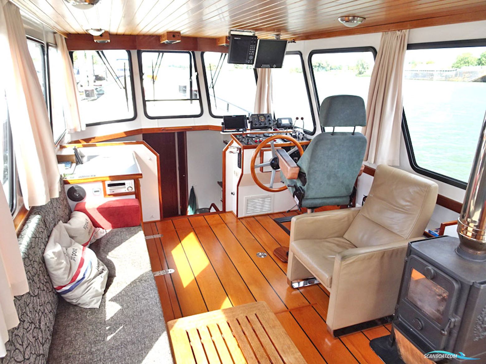 ex Patrouille vaartuig / Varend Woonschip 18.26 met UBC