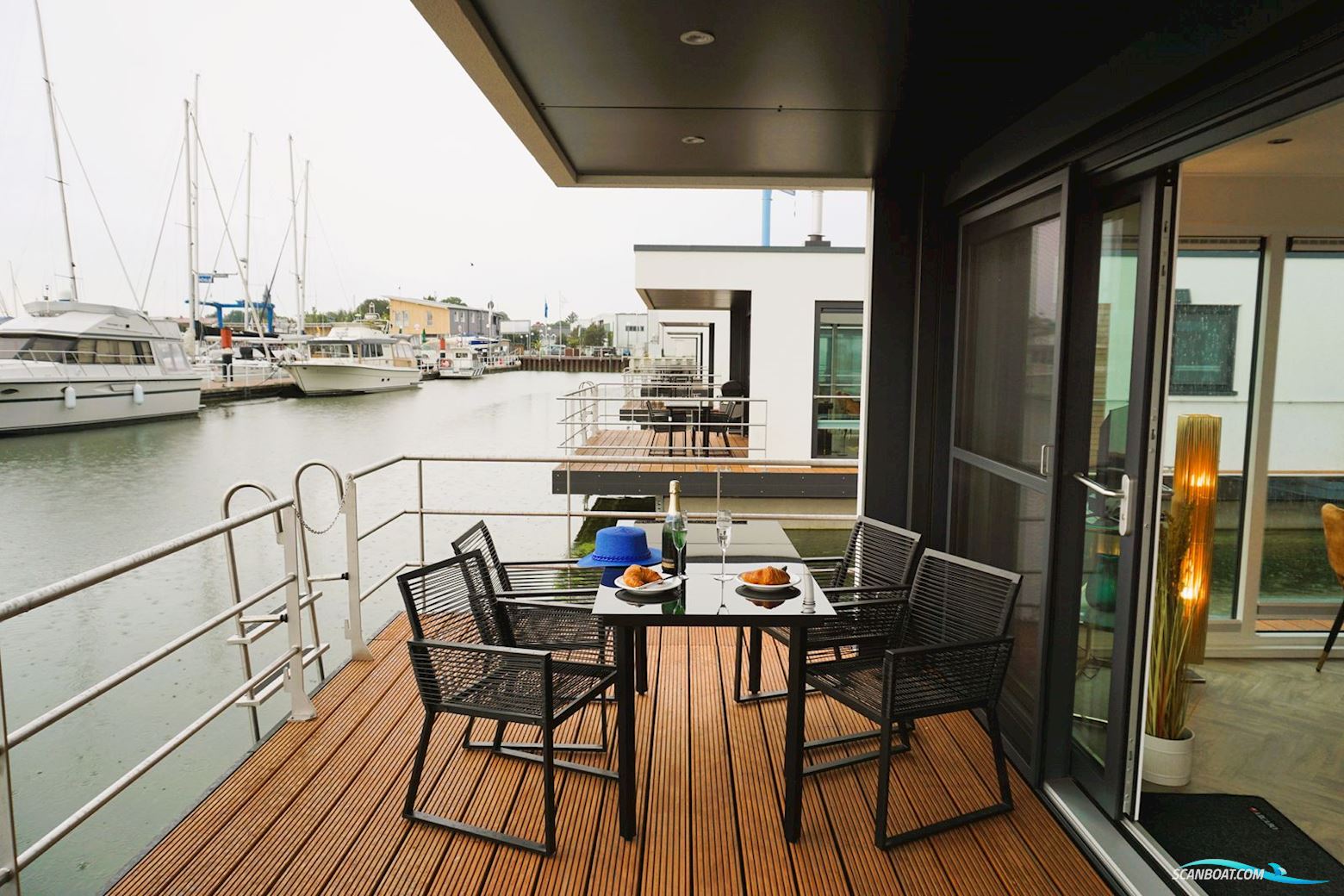 Floating House 44