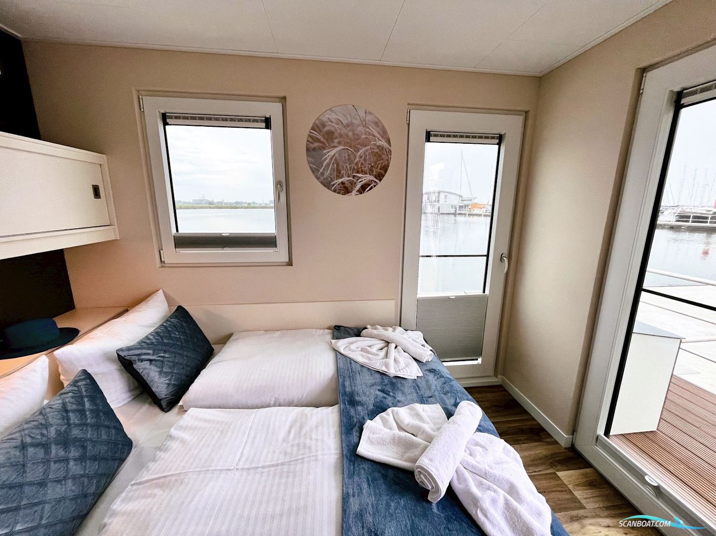 Floating House 44