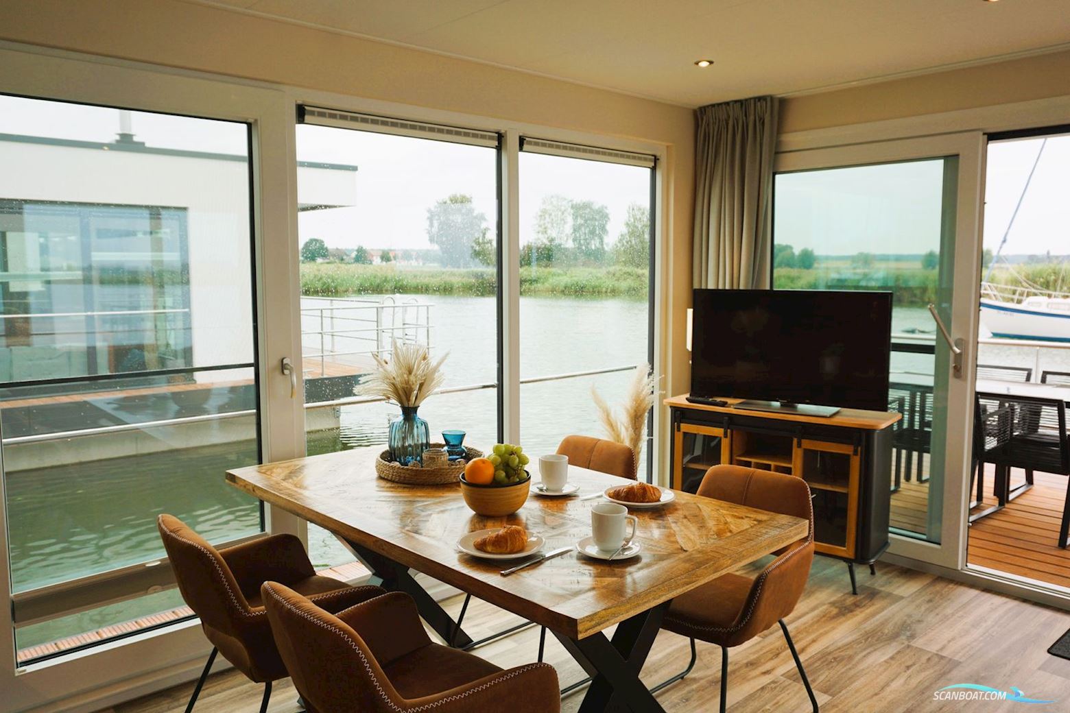 Floating House 44