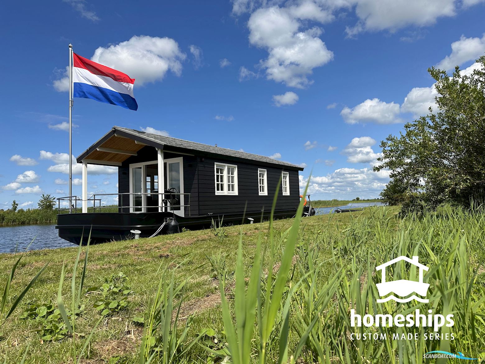 Homeship Vaarchalet 1250D Luxe Houseboat