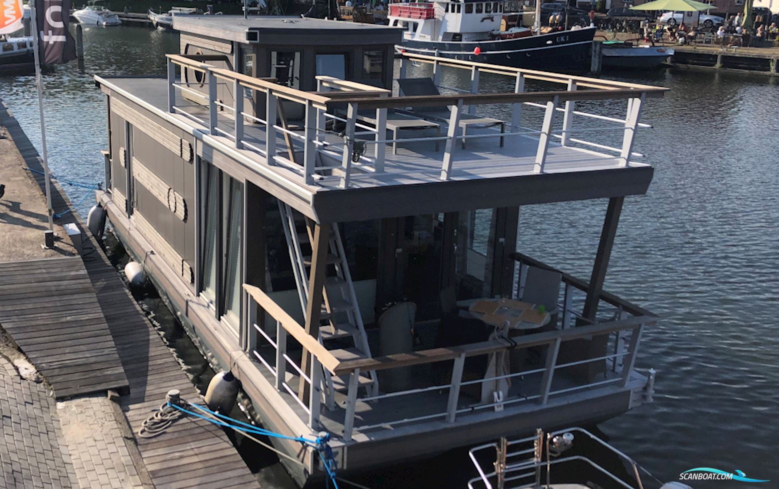 Houseboat  Under Dock  18