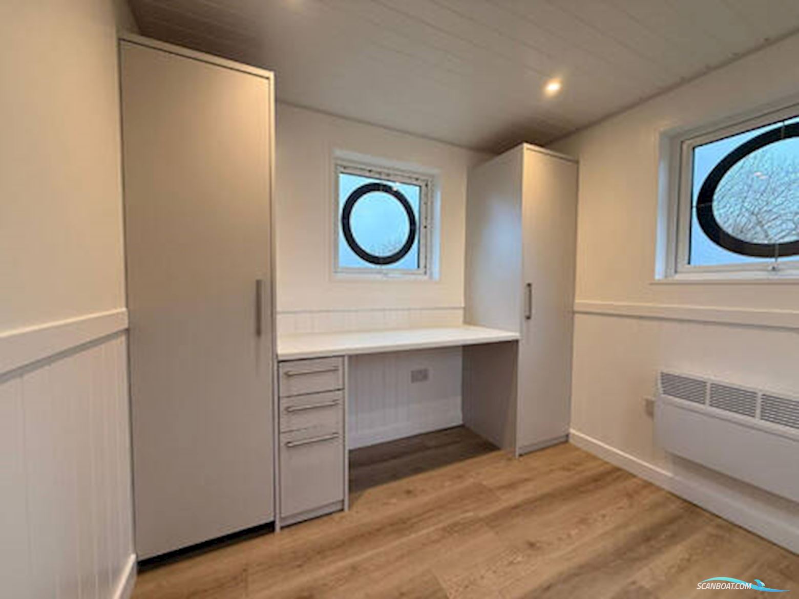 Houseboat River Pod 38