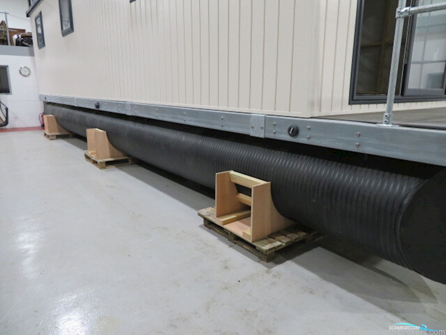 Houseboat River Pod 38