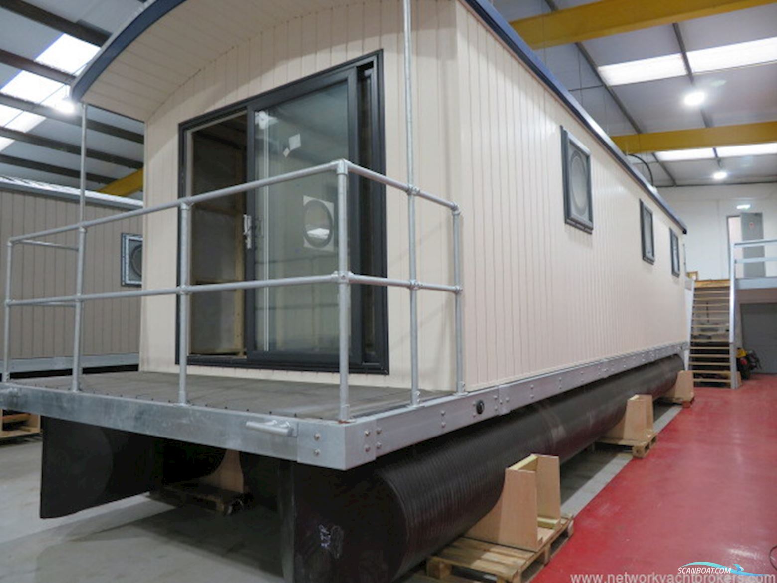 Houseboat River Pod 38