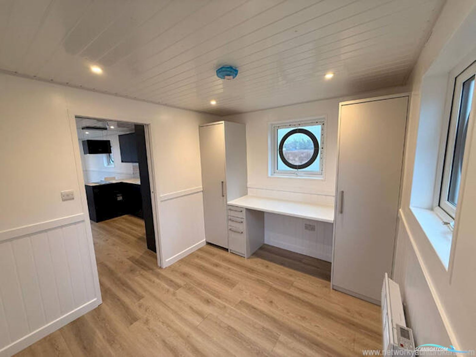 Houseboat River Pod 38