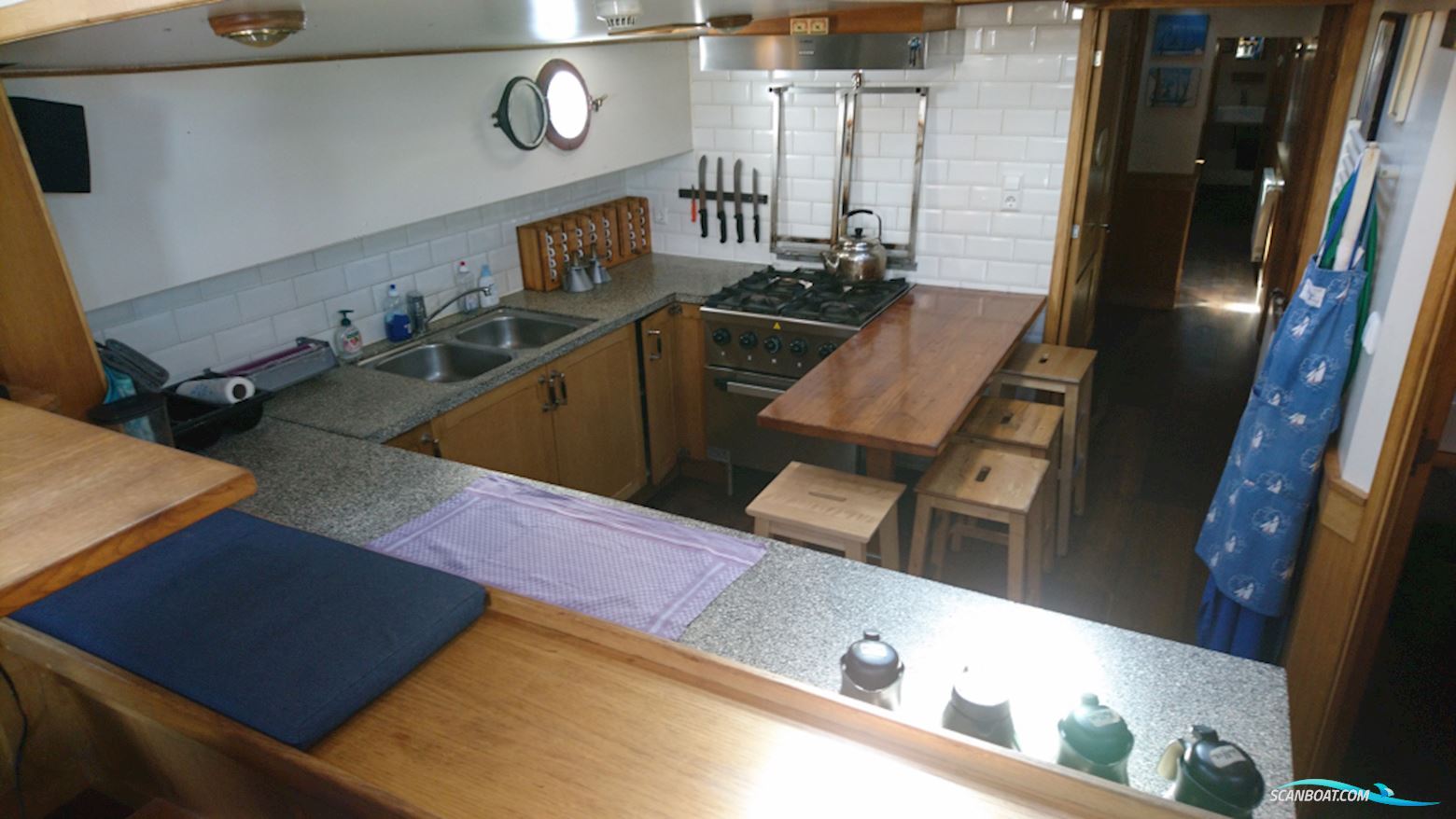 Klipperaak Charter, Woonschip