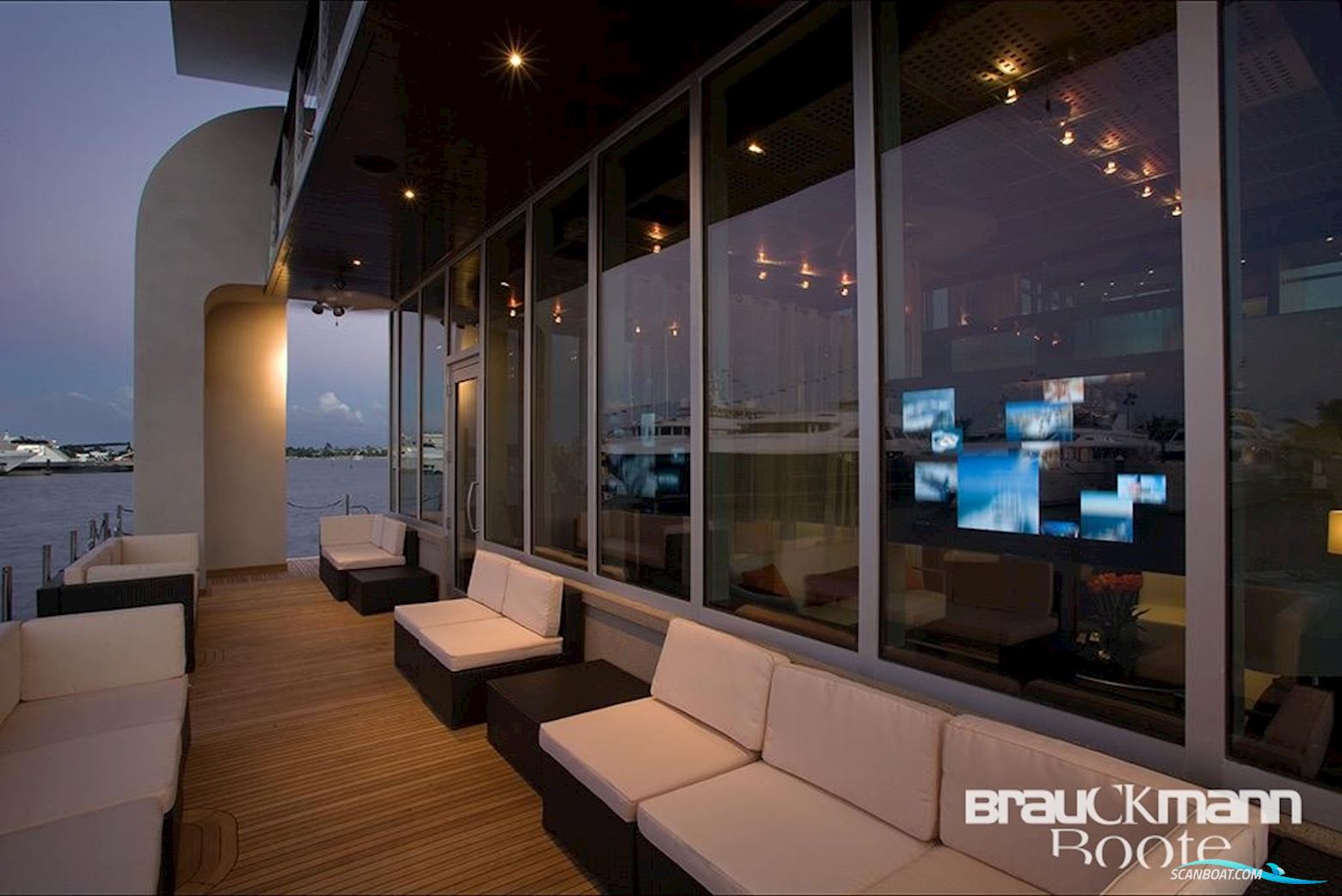 Lazzara Marine Präsentations-Hausboot