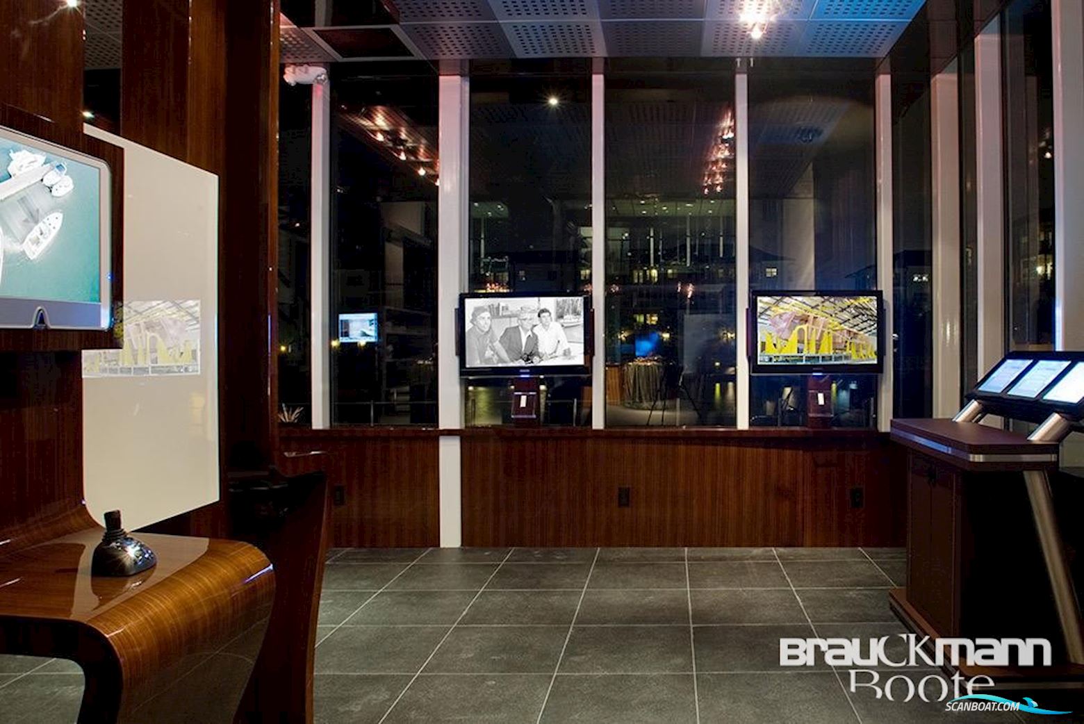 Lazzara Marine Präsentations-Hausboot