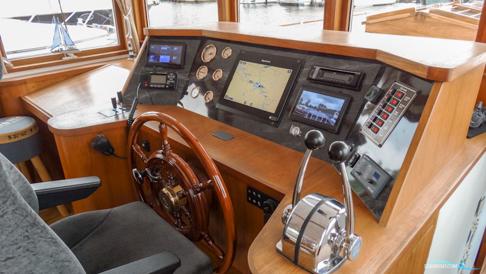 Luxe Motor 16.20 Deckhouse