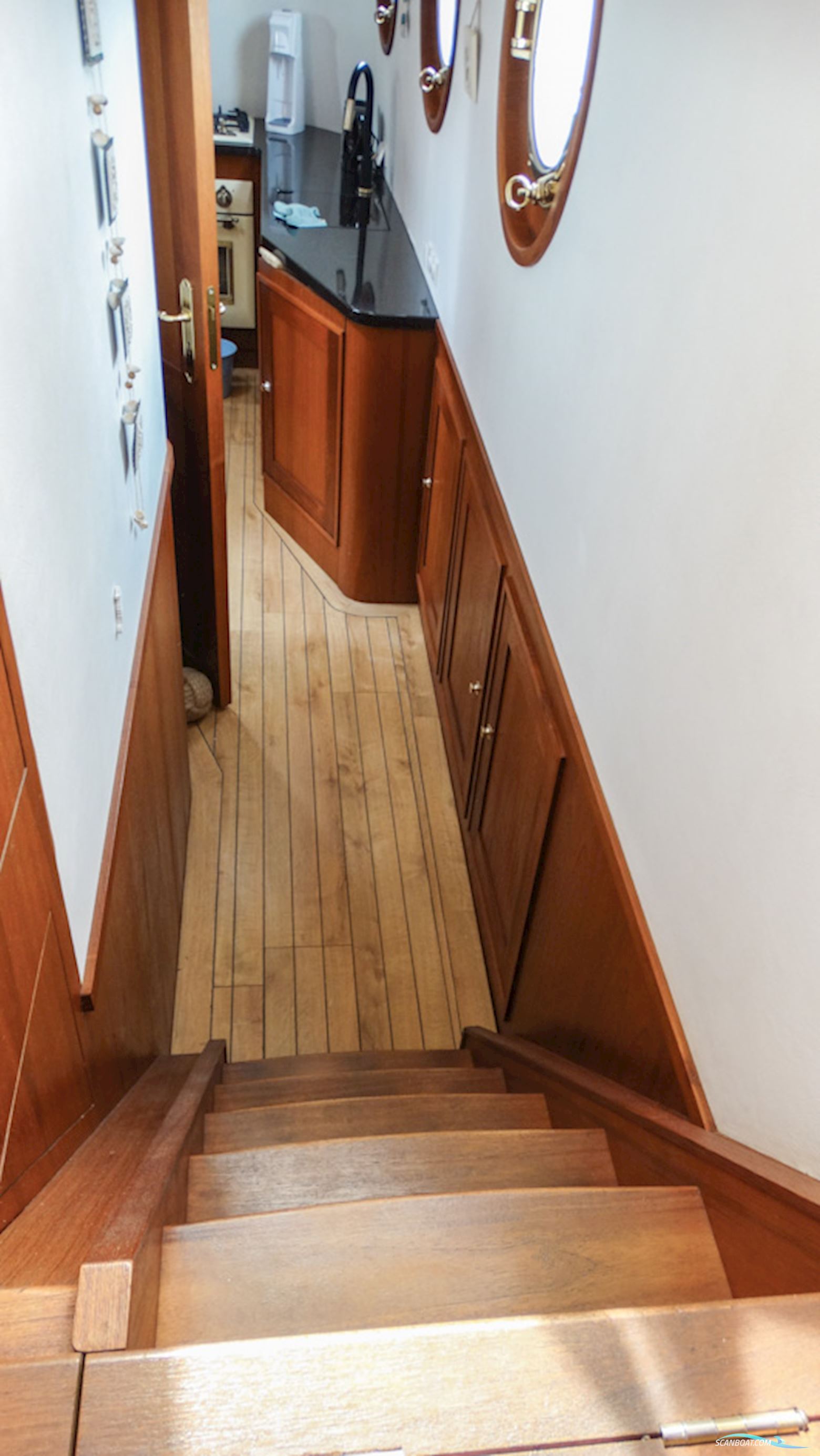 Luxe Motor 16.20 Deckhouse