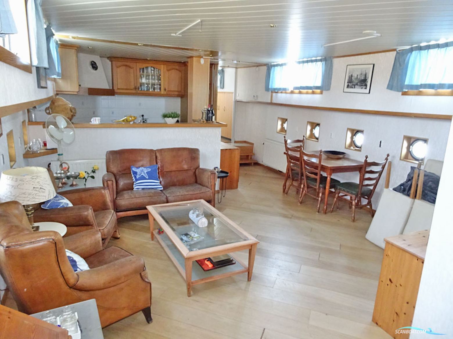 Luxe Motor 36.72, Cbb Rijn