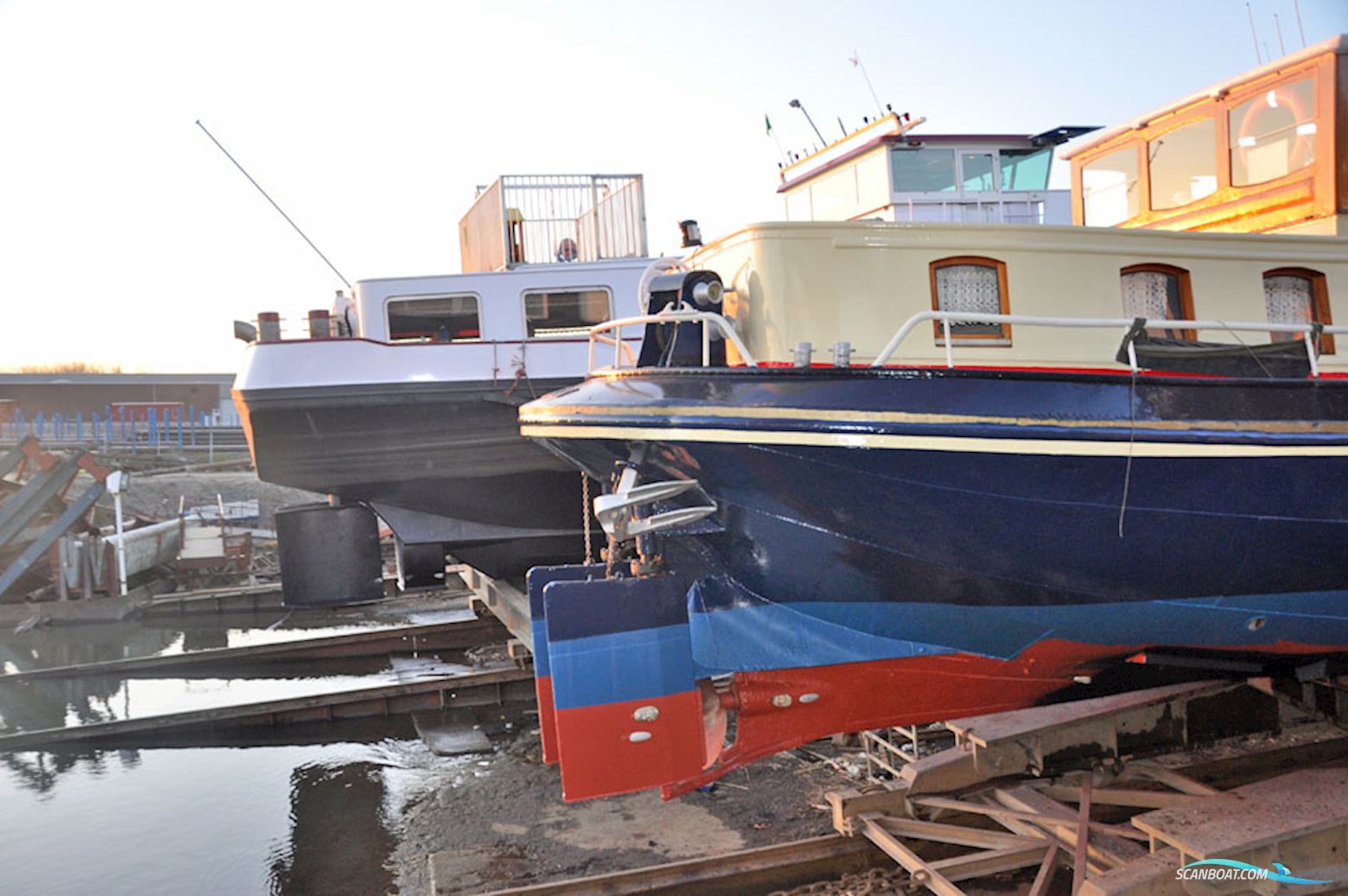 Luxe Motor 36.72, Cbb Rijn