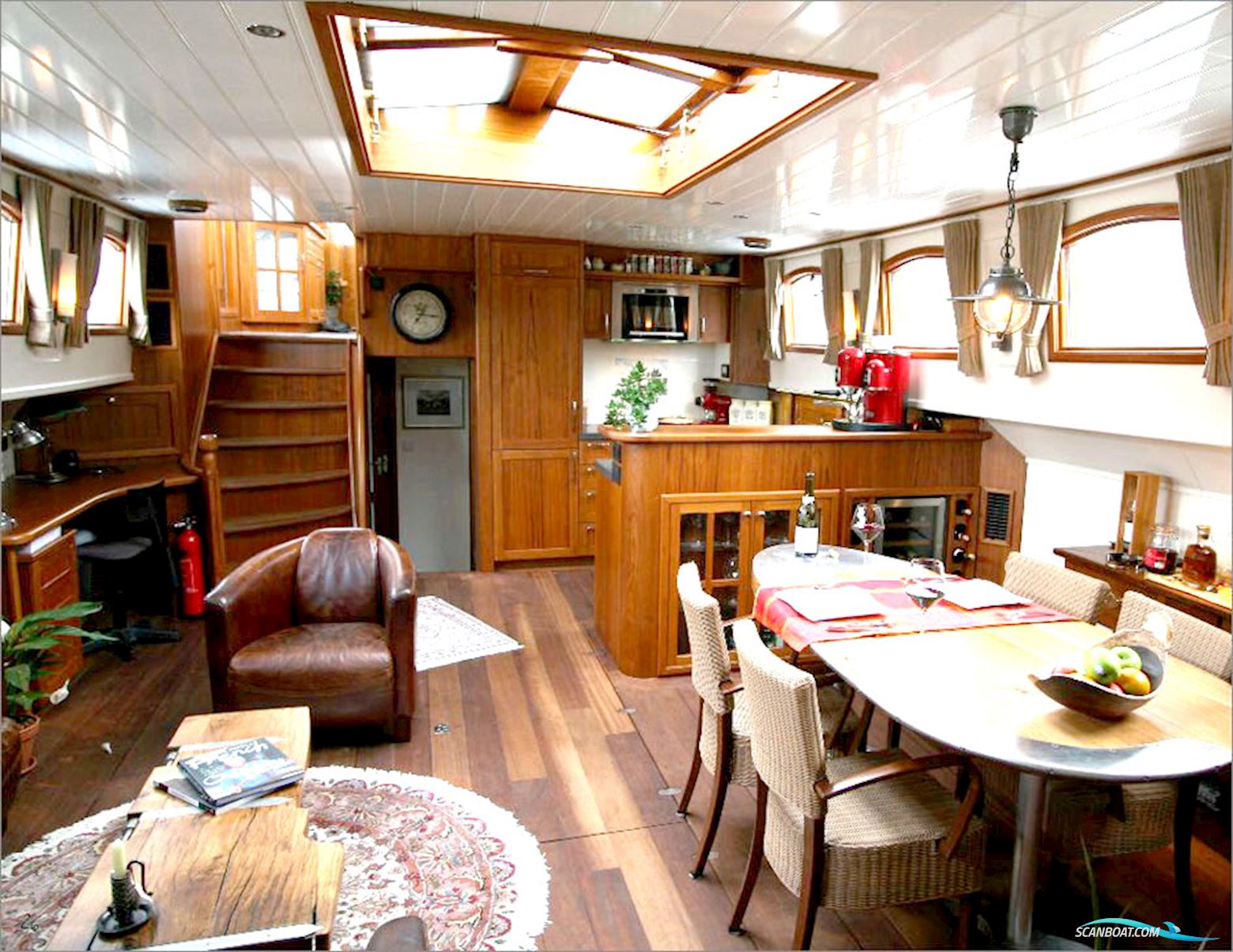 Luxe Motor Cruise 19.75