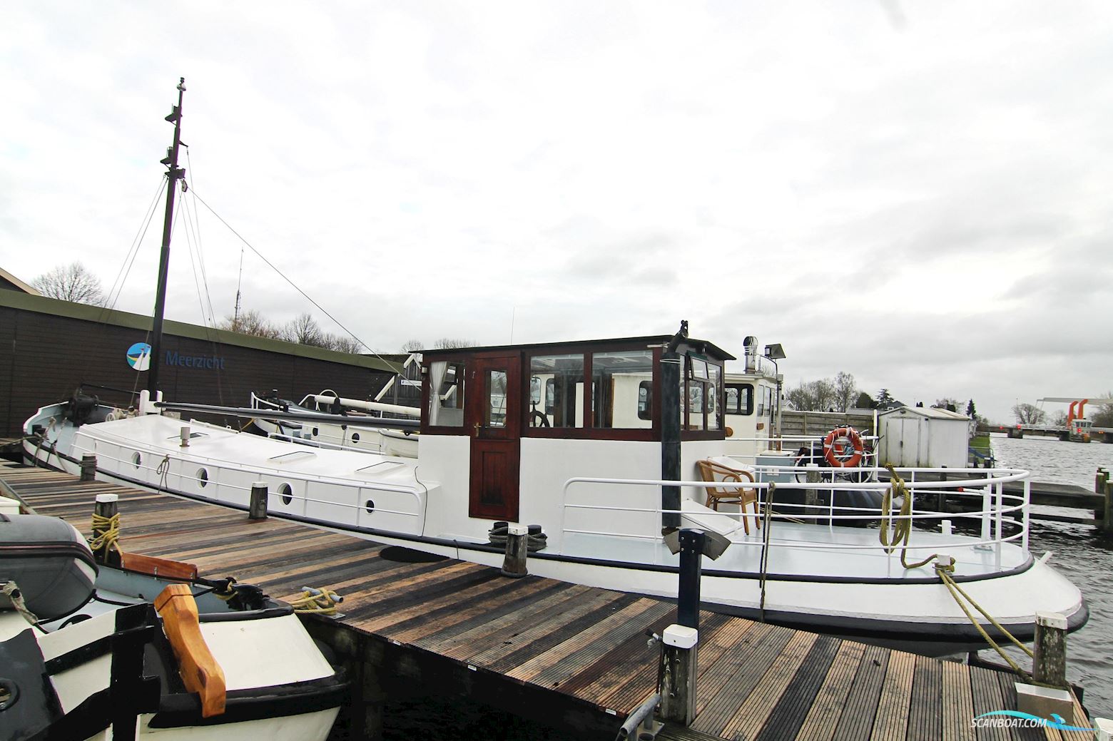 Luxe-Motor Live Aboard