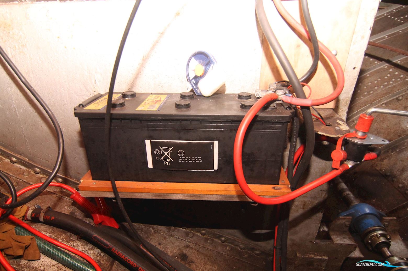 Luxe-Motor Live Aboard