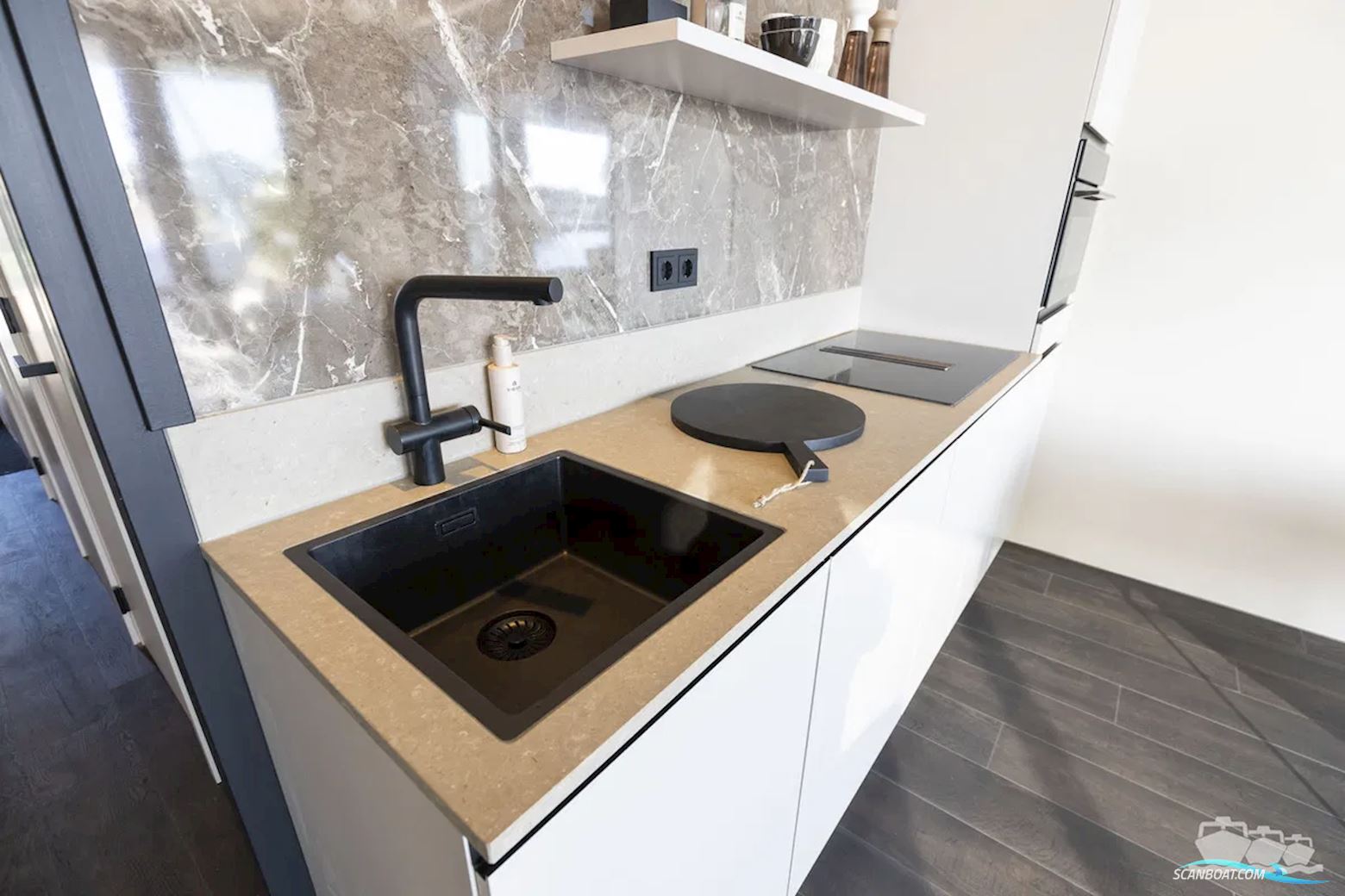 SL Houseboat Marina Den Oever, inclusief ligplaats