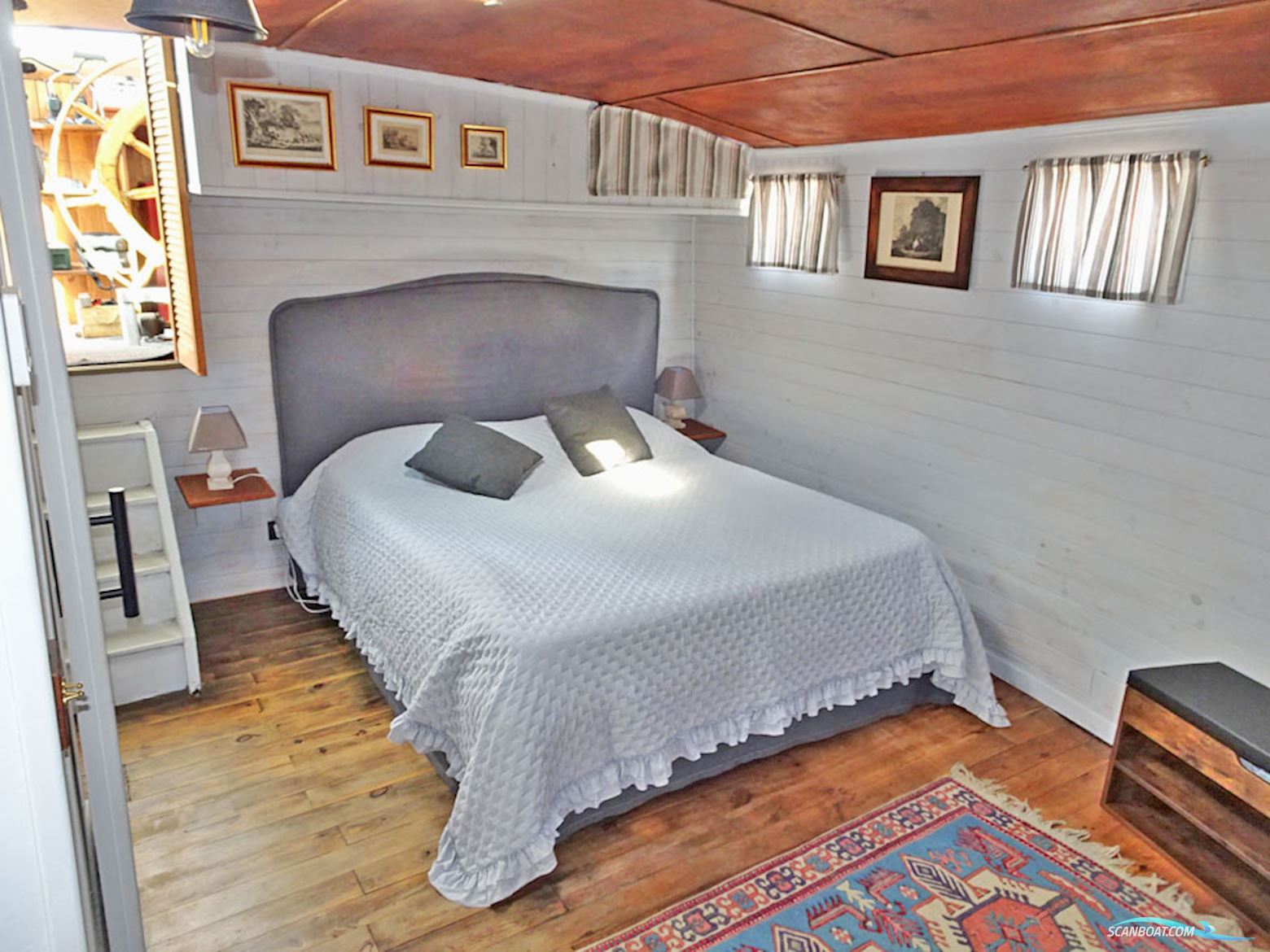 Spits Varend Woonschip 30.53 met UBC