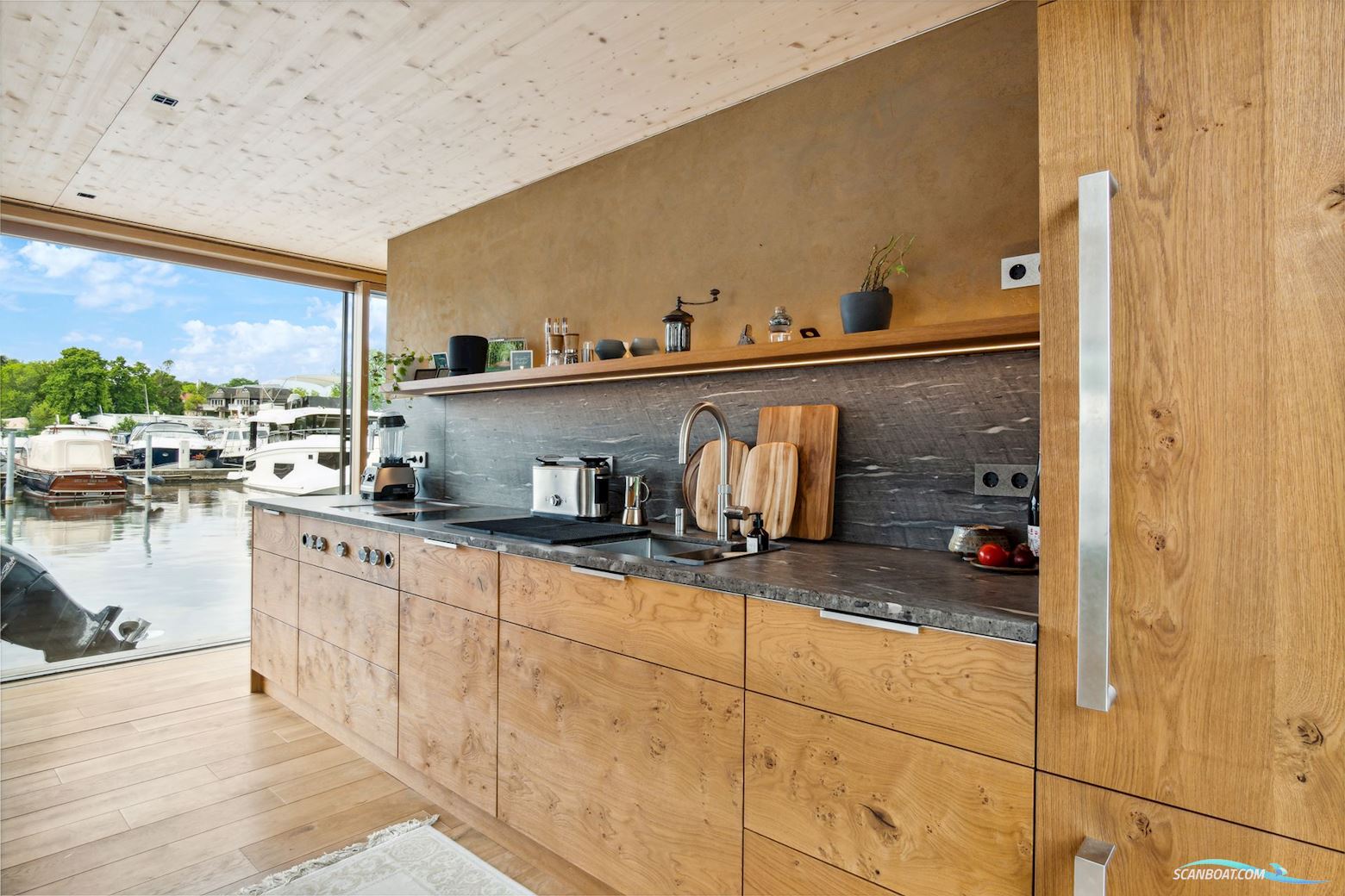 Waterloft "Ohana" - Eksklusiv sejlende husbåd / Wohnschiff (2022)