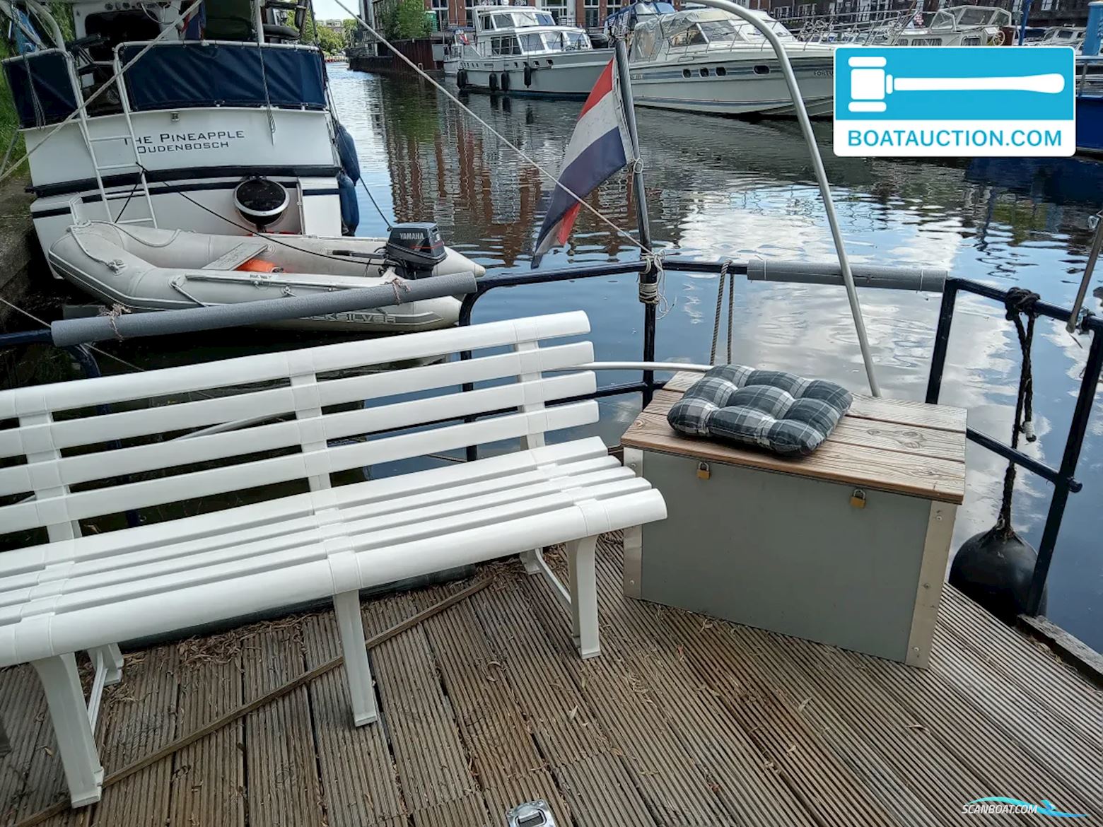 Woonboot 1100