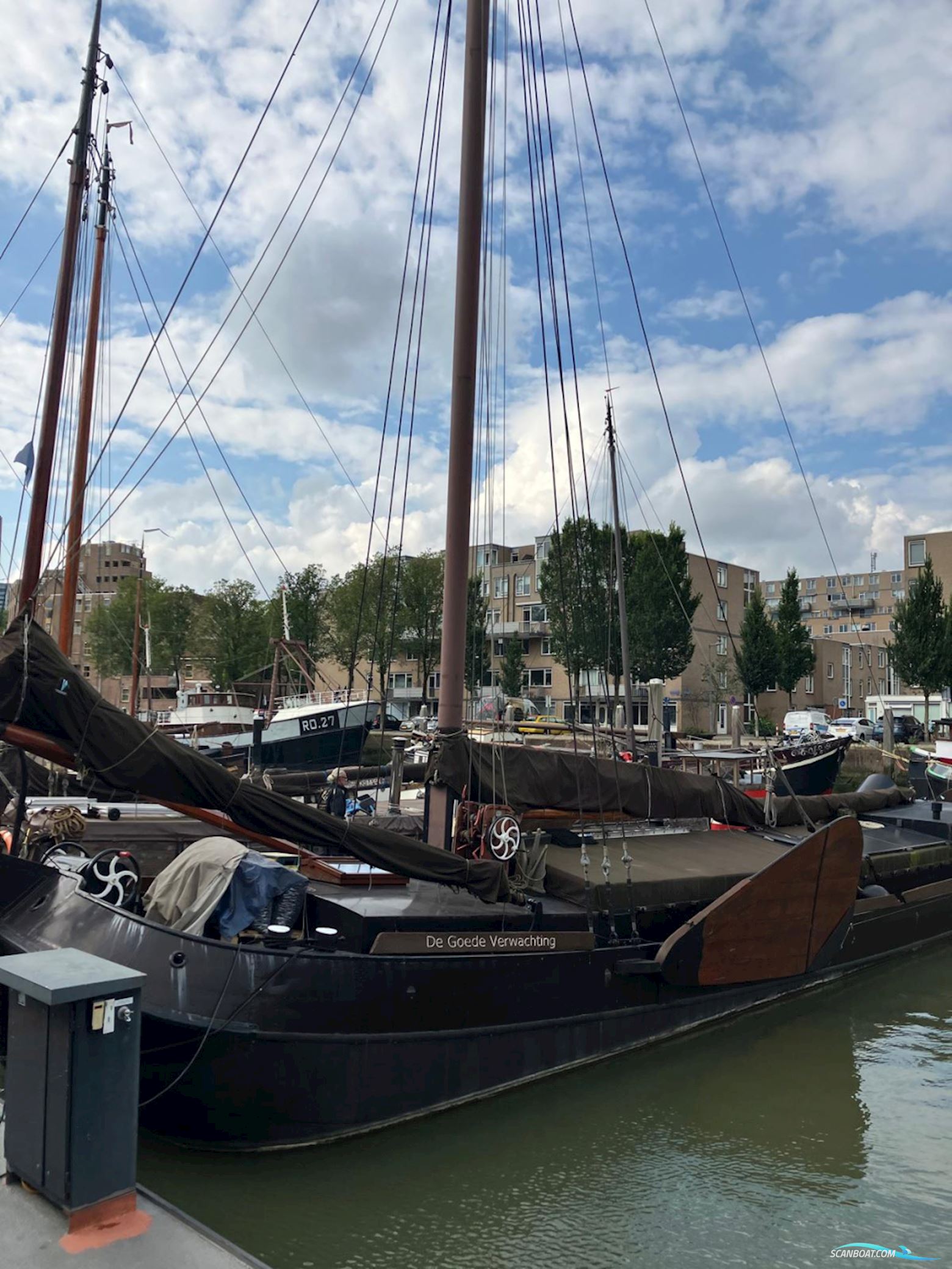 Zeilend Woonschip Woonschip Met Vaste Ligplaats