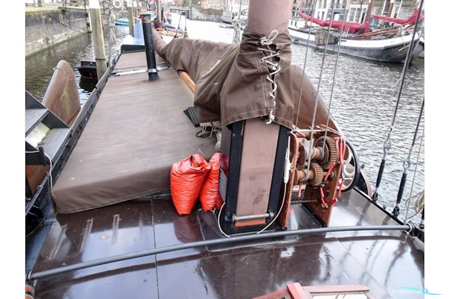 Zeilend Woonschip Woonschip Met Vaste Ligplaats