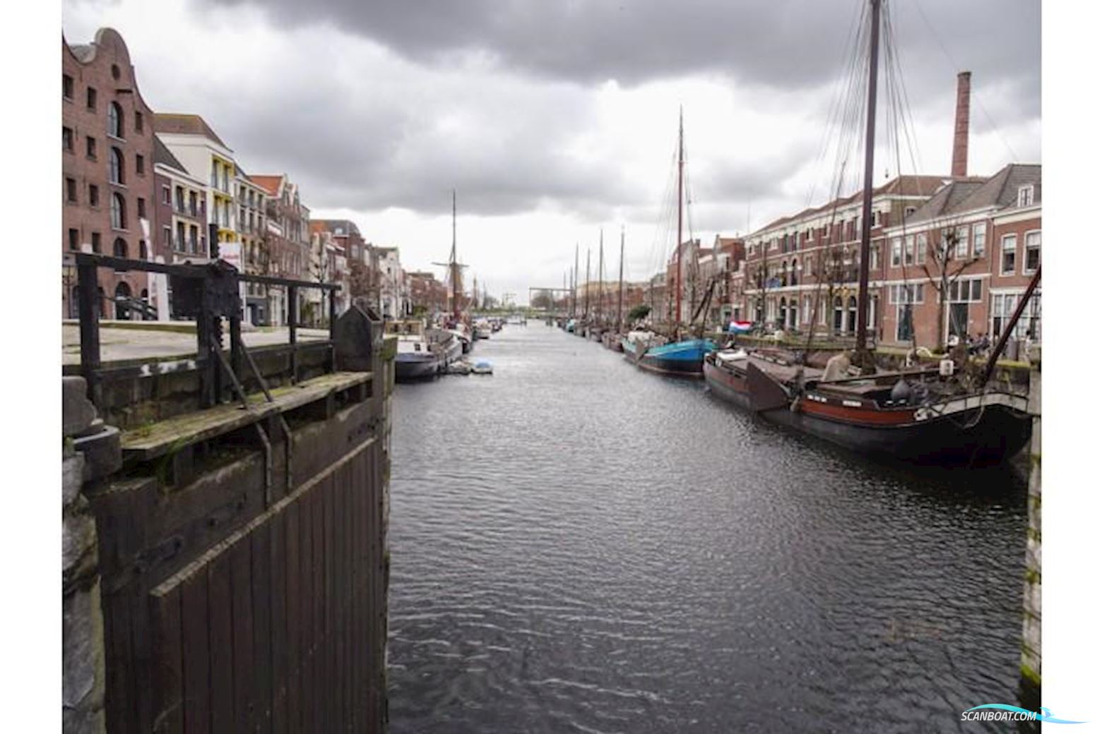 Zeilend Woonschip Woonschip Met Vaste Ligplaats