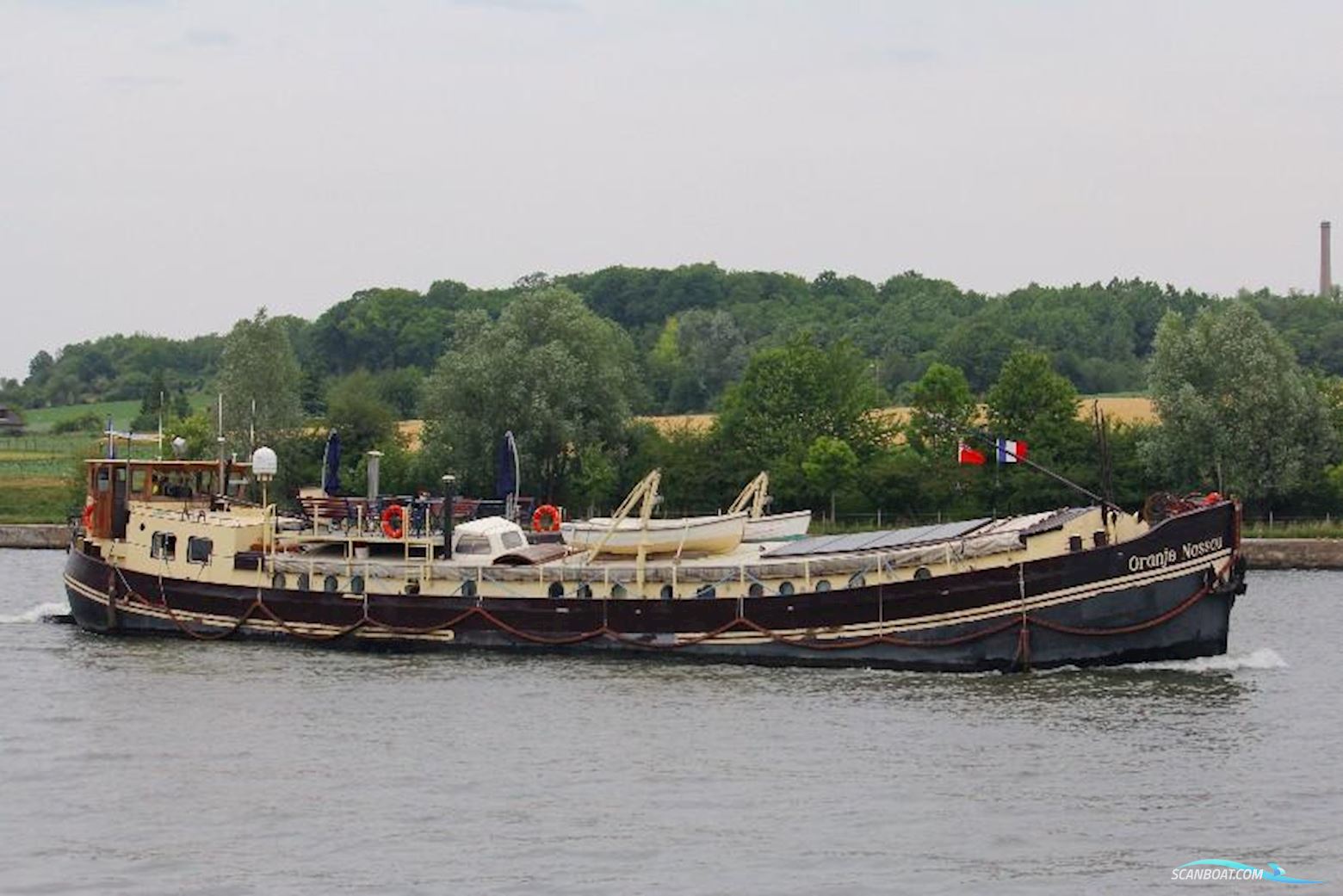 Barge Steilsteven Huizen aan water 1932, met Gardner motor, The Netherlands