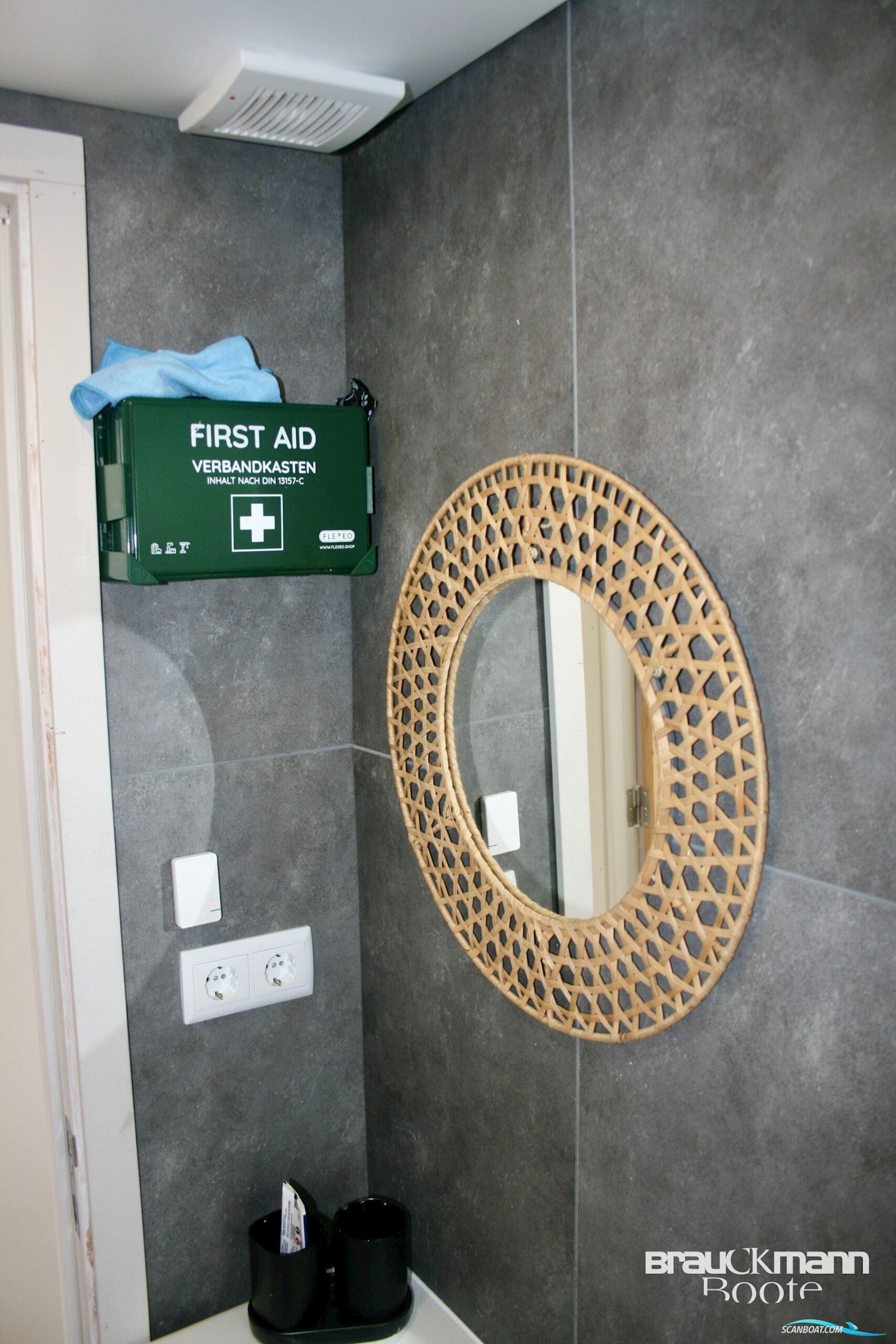 Composite LDA (Portugal) Composite LDA (Portugal) Waterlily Large Canal