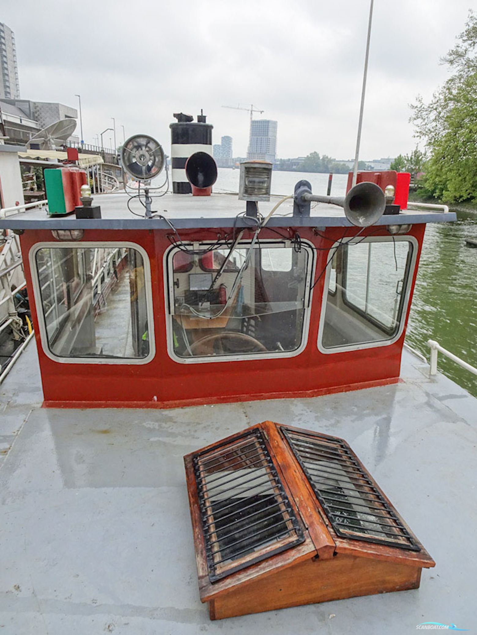 Dockyard 13, Motor tender