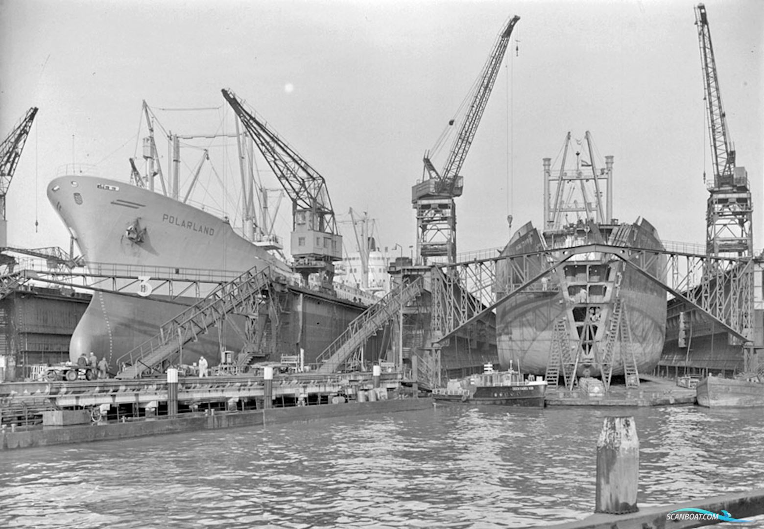 Dockyard 13, Motor tender