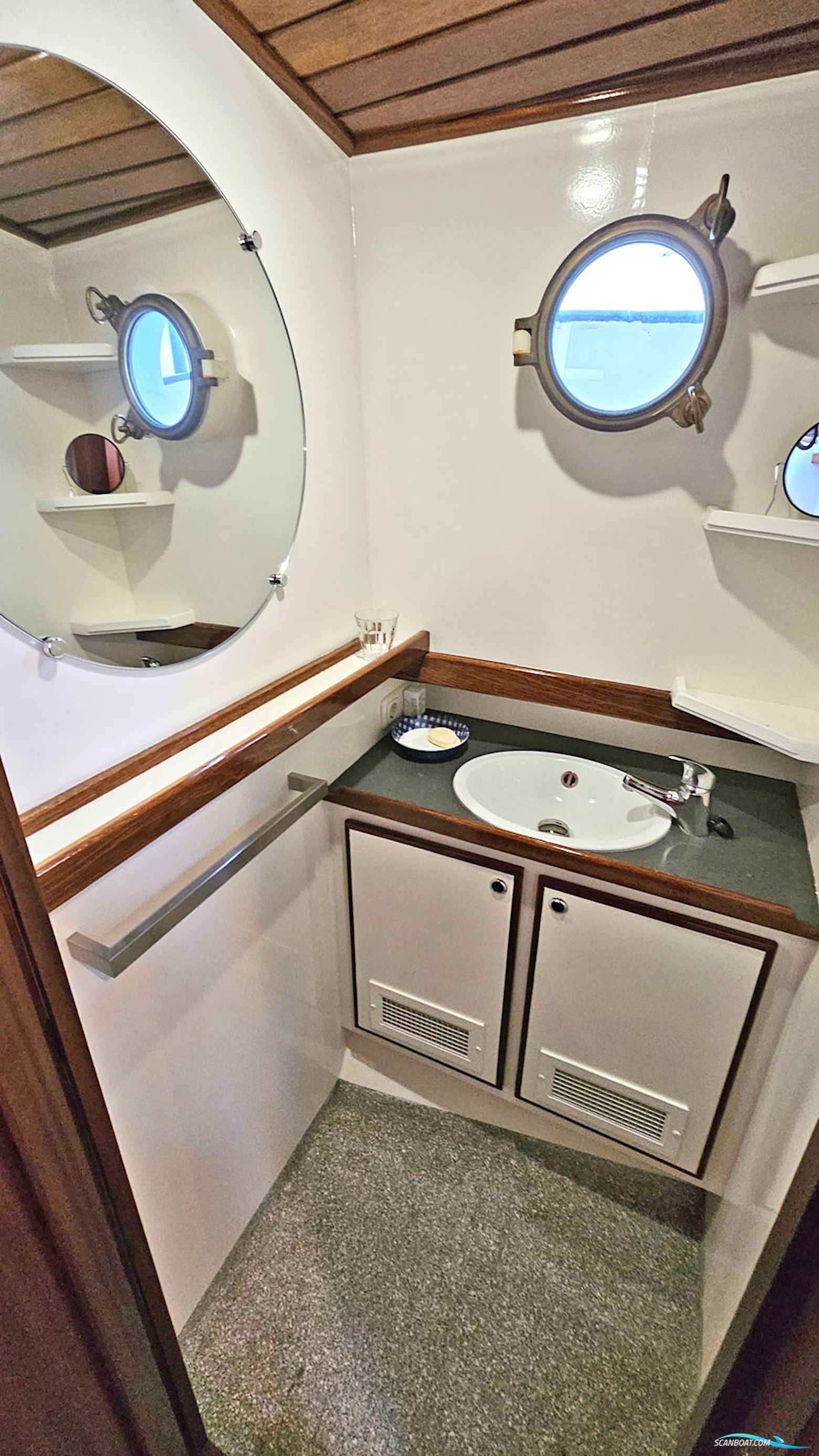 ex Patrouille vaartuig / Varend Woonschip 18.26 met UBC