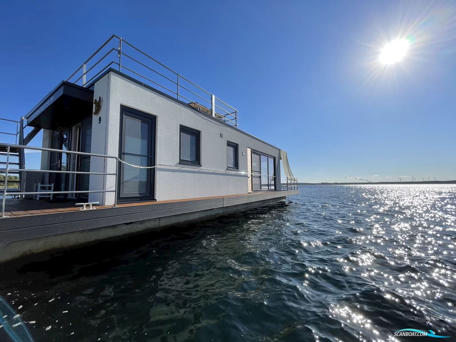 Floating House 44