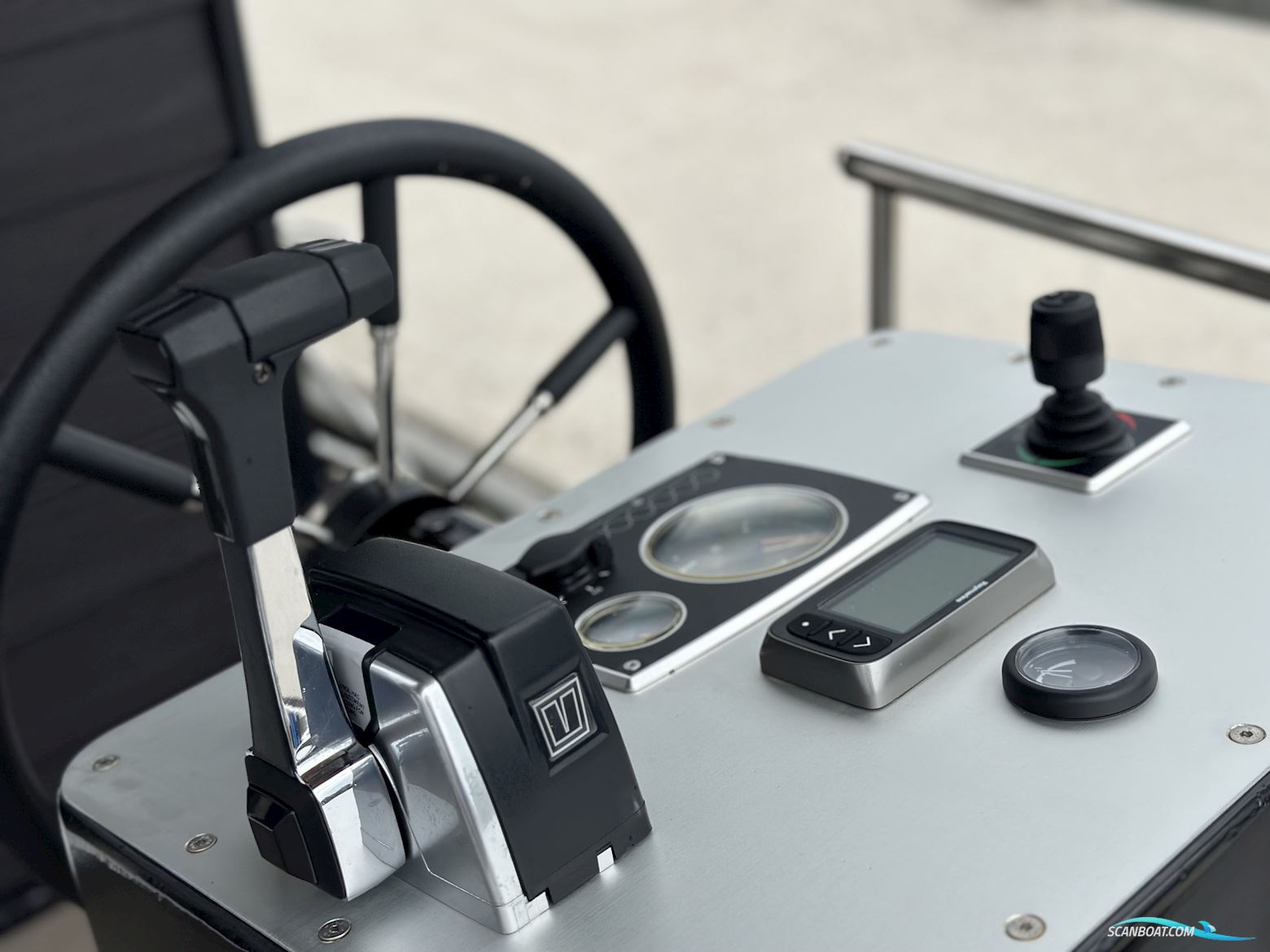 Homeship Vaarchalet 1250D Luxe Houseboat