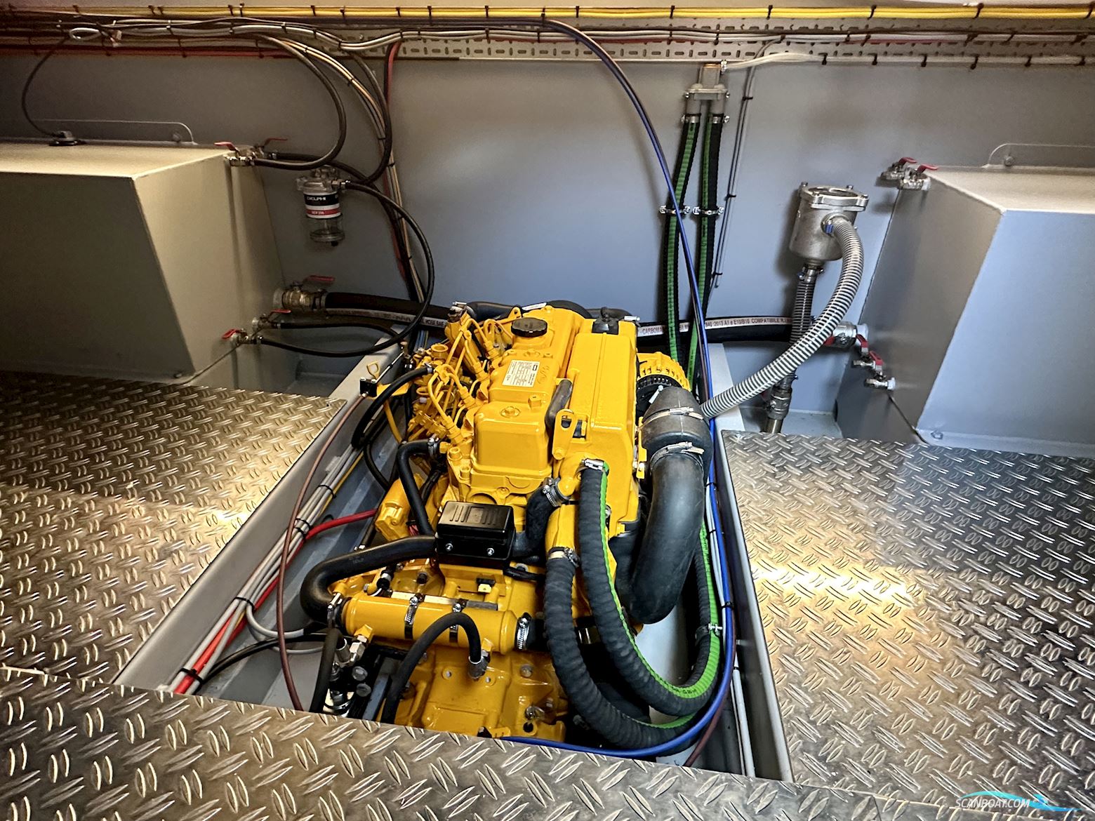 Homeship Vaarchalet 1250D Luxe Houseboat