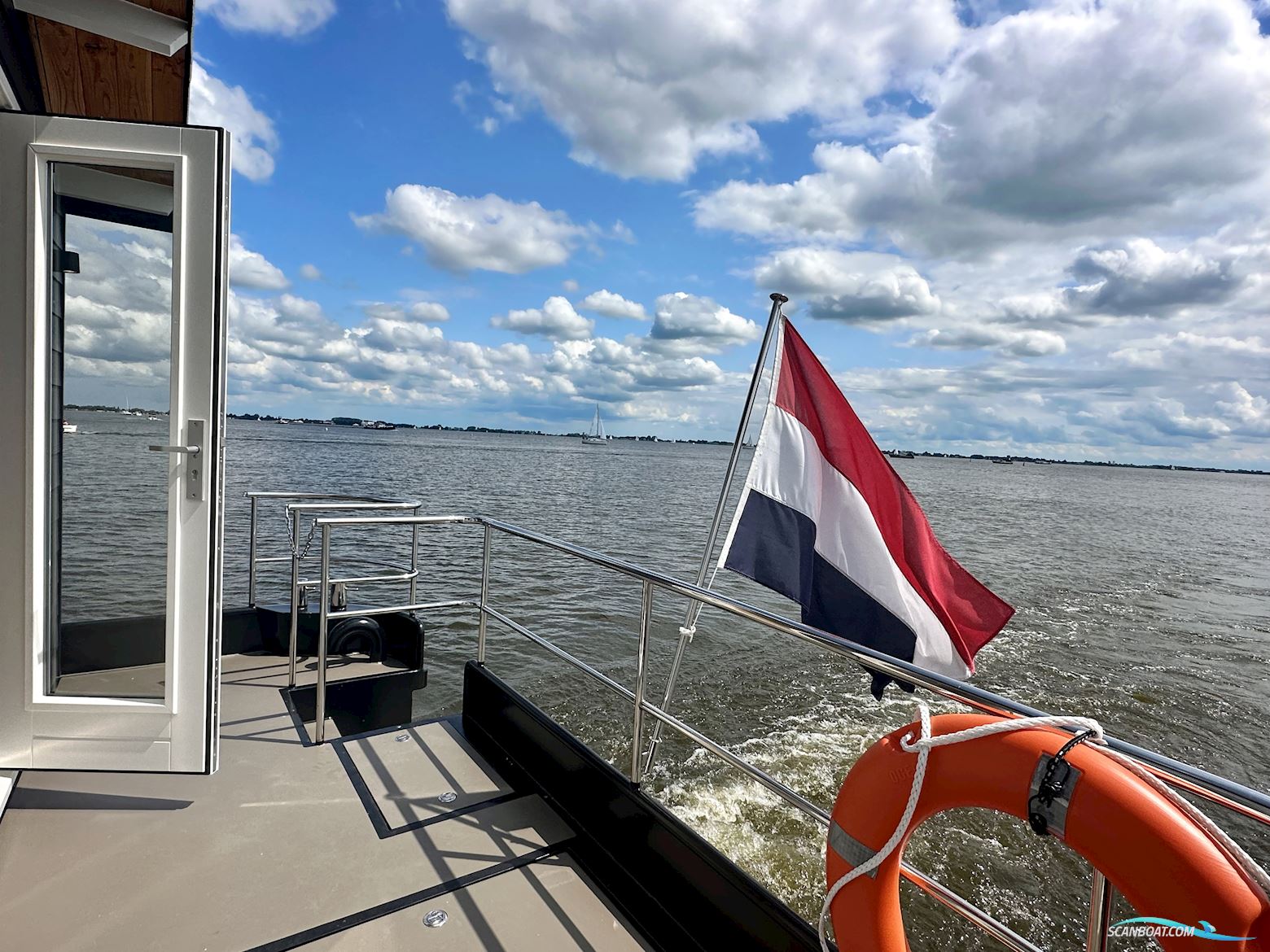 Homeship Vaarchalet 1250D Luxe Houseboat