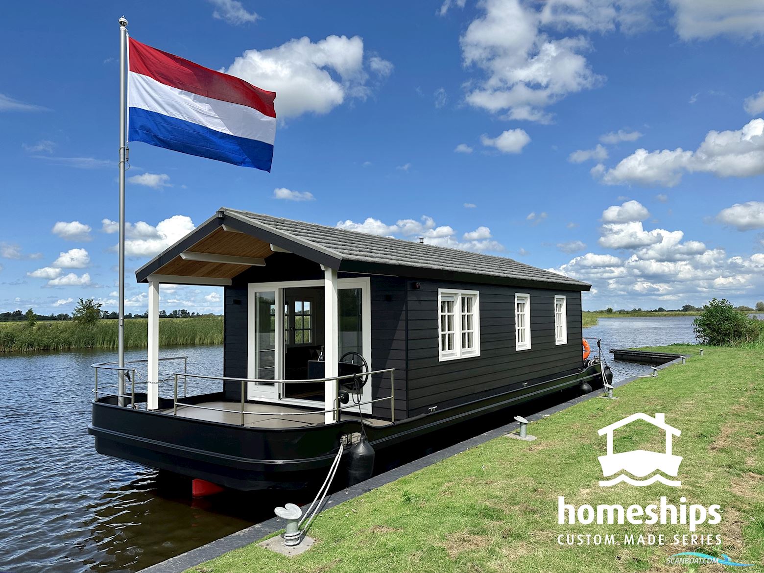 Homeship Vaarchalet 1250D Luxe Houseboat
