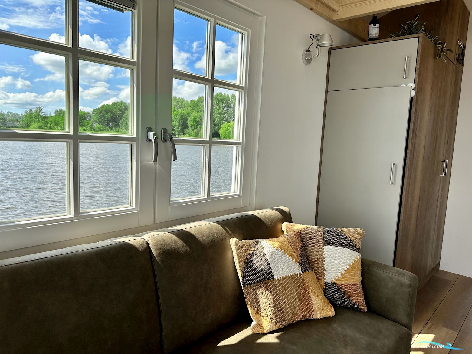 Homeship Vaarchalet 1250D Luxe Houseboat