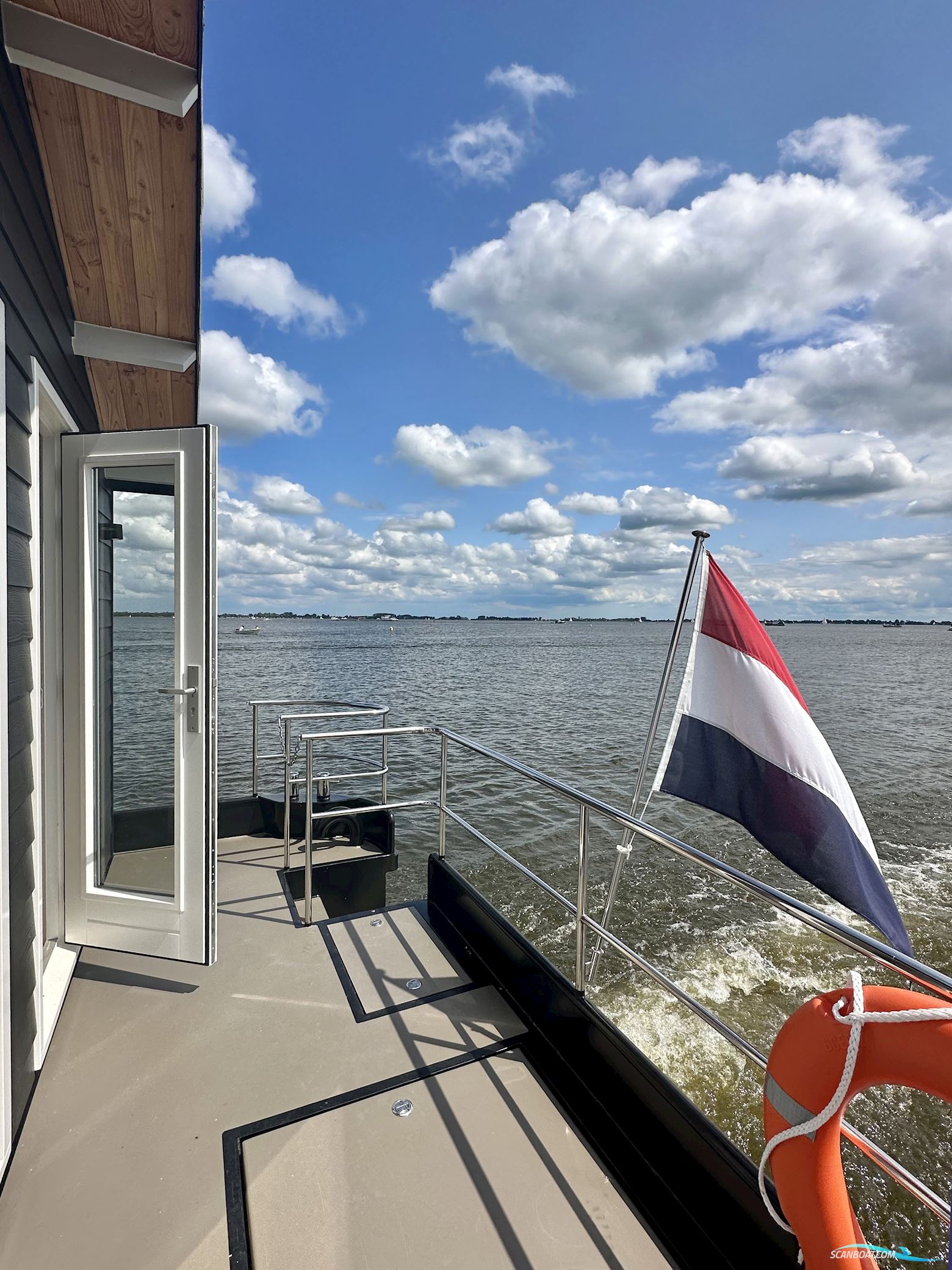 Homeship Vaarchalet 1250D Luxe Houseboat