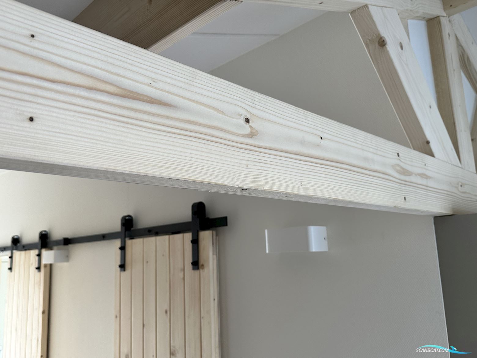 Homeship Vaarchalet 1250D Luxe Houseboat