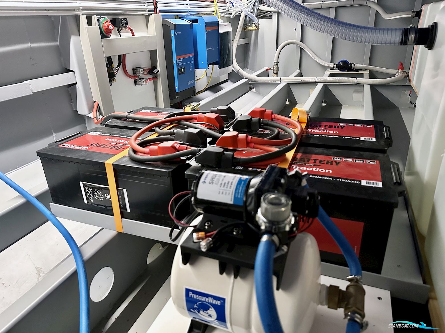 Homeship Vaarchalet 1250D Luxe Houseboat