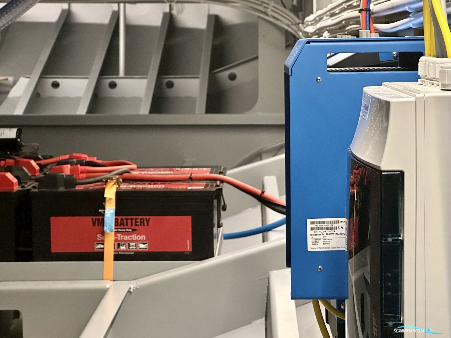 Homeship Vaarchalet 1250D Luxe Houseboat